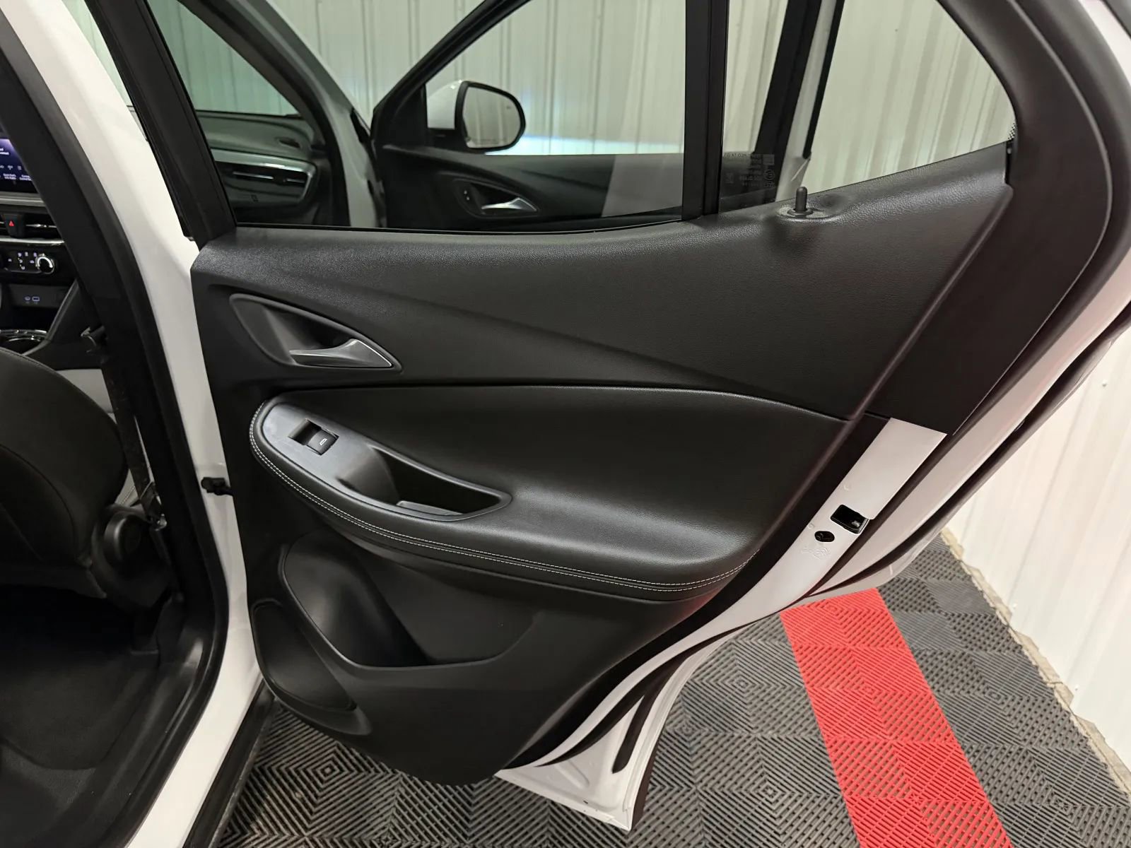 Used 2025 Buick Encore GX Preferred image 41