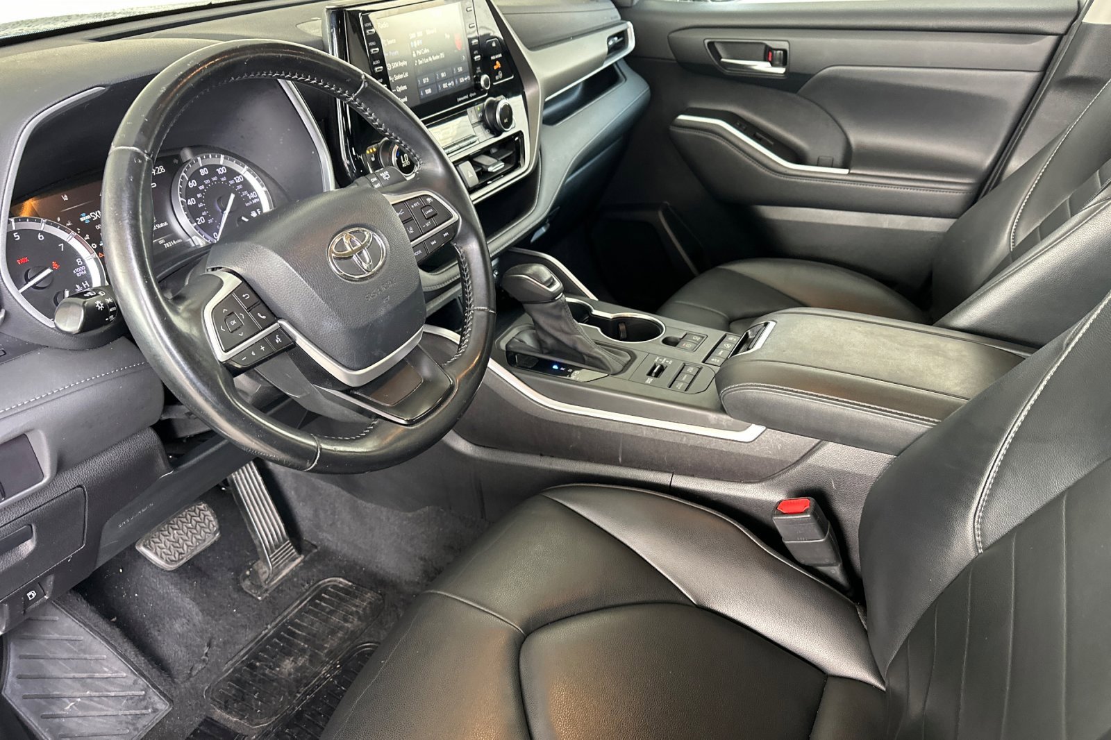 Used 2022 Toyota Highlander XLE image 10