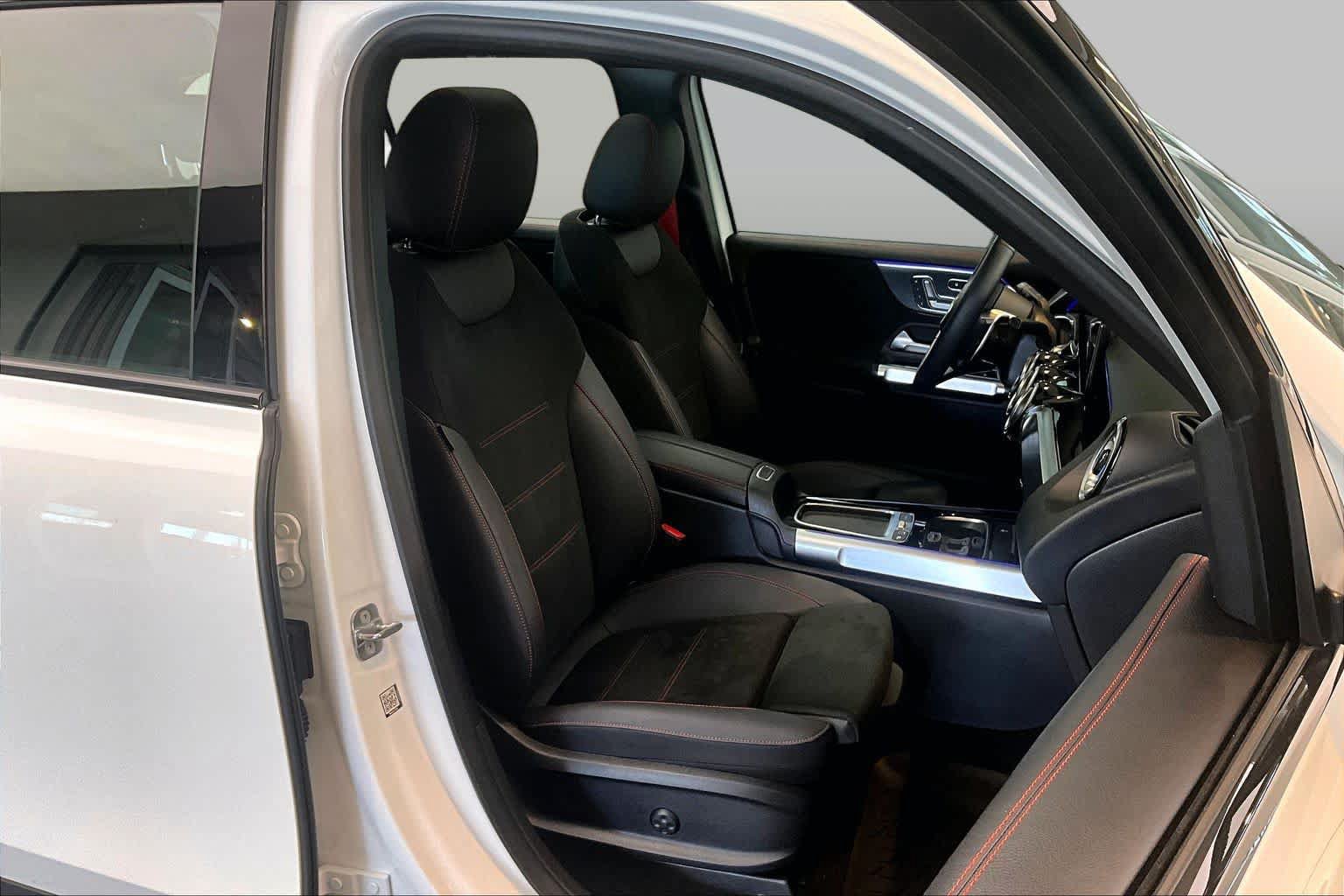 Used 2026 Mercedes-Benz GLB 35 AMG 4MATIC image 9