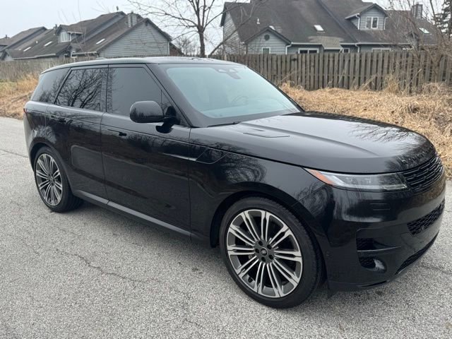 Used 2025 Land Rover Range Rover Sport SE image 4
