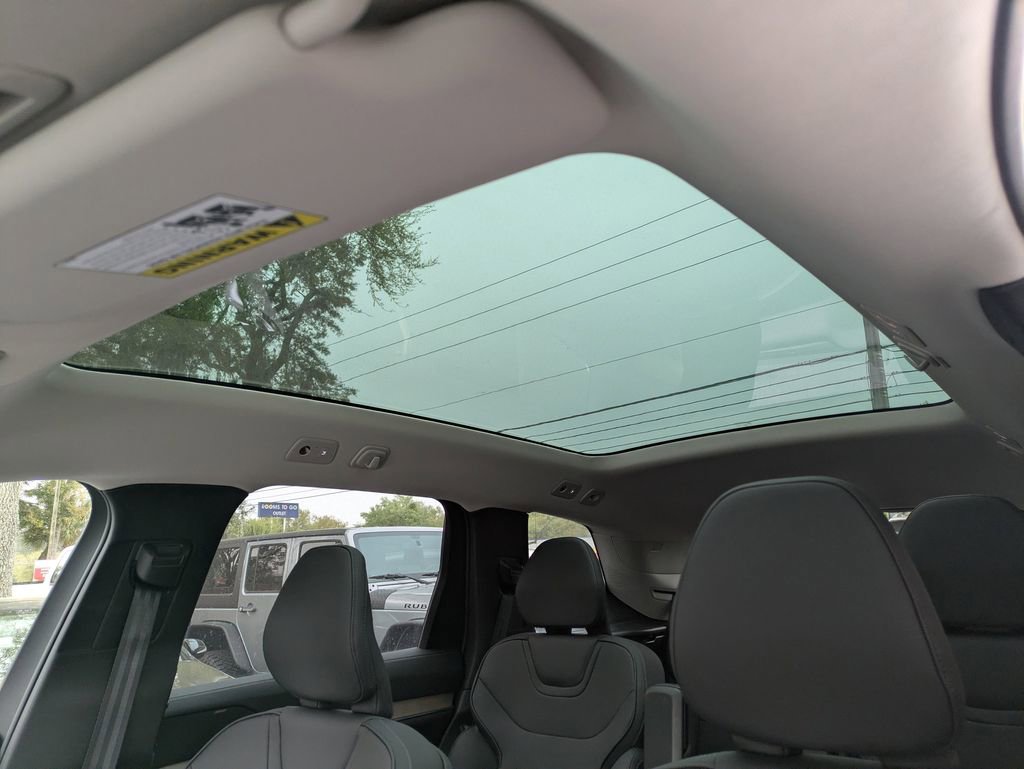 Certified 2025 Volvo EX90 Ultra w/ Protection Package Premier image 28