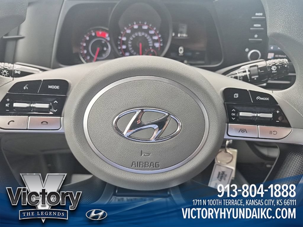 Used 2023 Hyundai Elantra SE FWD image 14