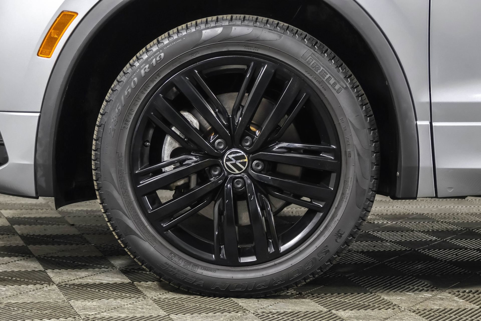 Used 2022 Volkswagen Tiguan SE R-Line image 19