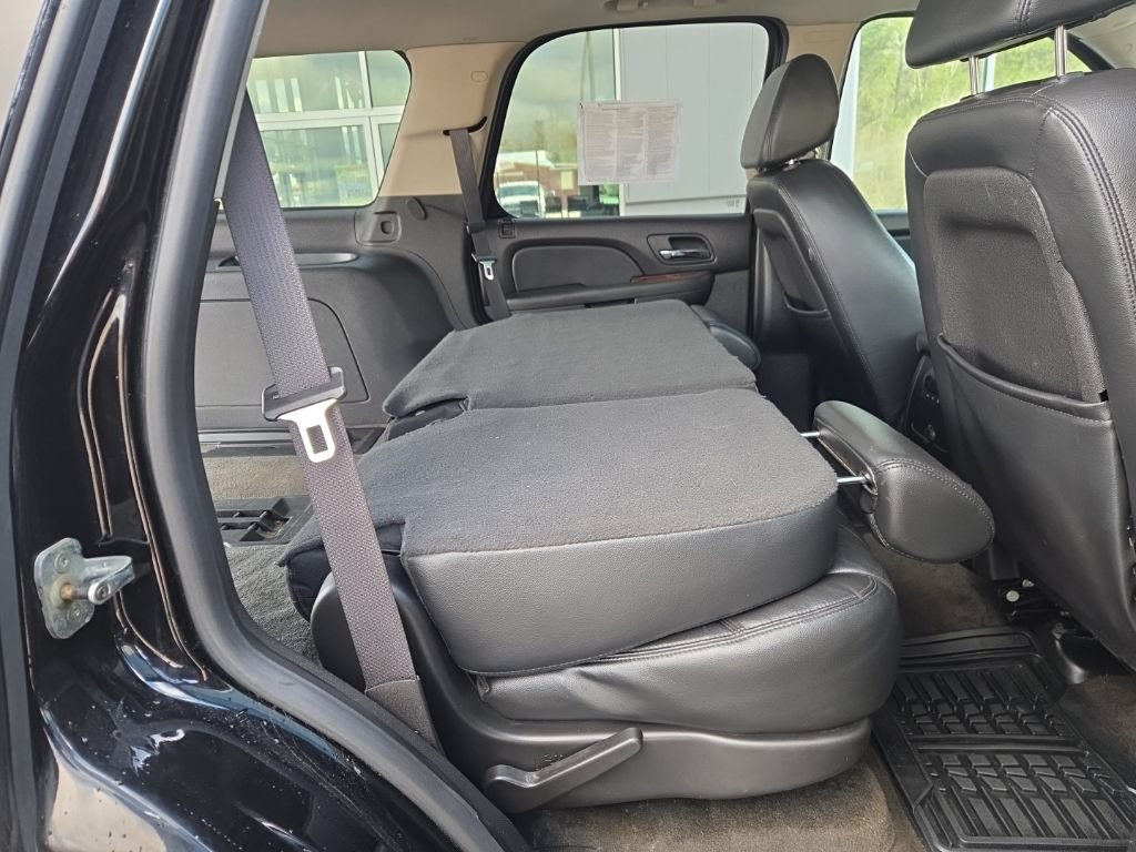 Used 2008 GMC Yukon SLT w/ SLT Preferred Equipment Group AWD/4WD image 32