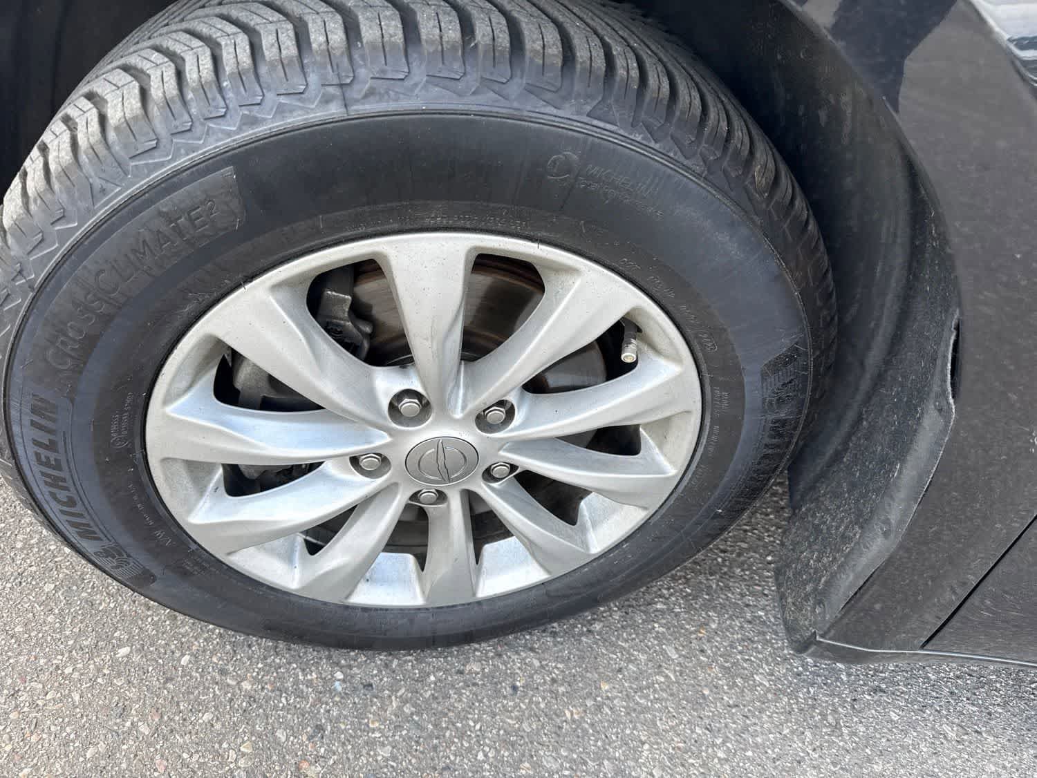Used 2018 Chrysler Pacifica Touring-L FWD image 9