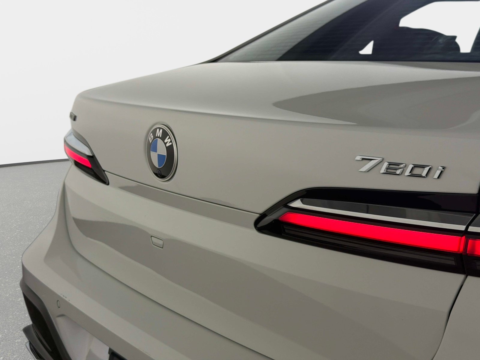 Used 2023 BMW 760i xDrive AWD/4WD image 16