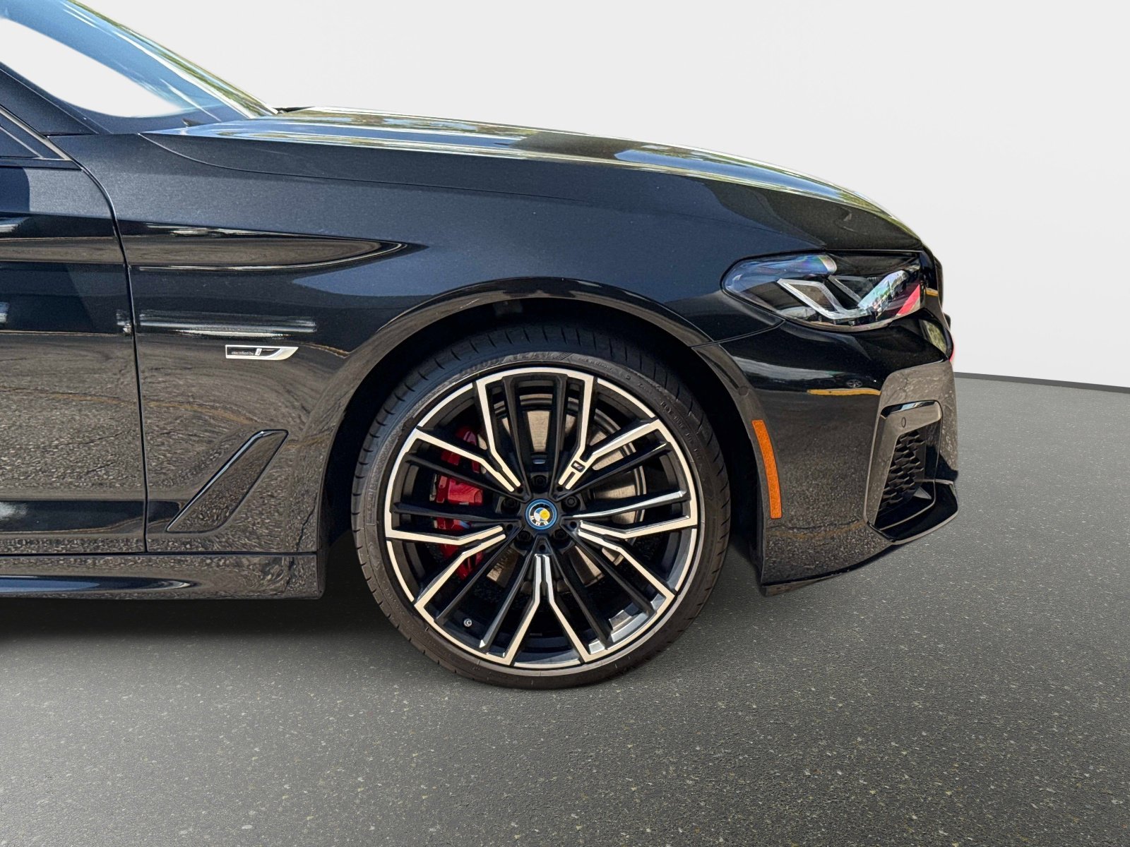 Used 2023 BMW 530e w/ M Sport Package image 21