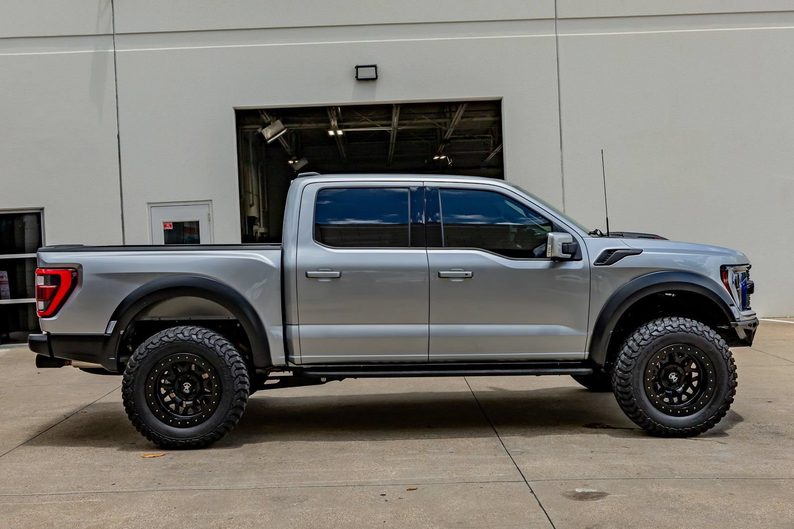Used 2023 Ford F150 Raptor w/ Equipment Group 802A Raptor R AWD/4WD image 10