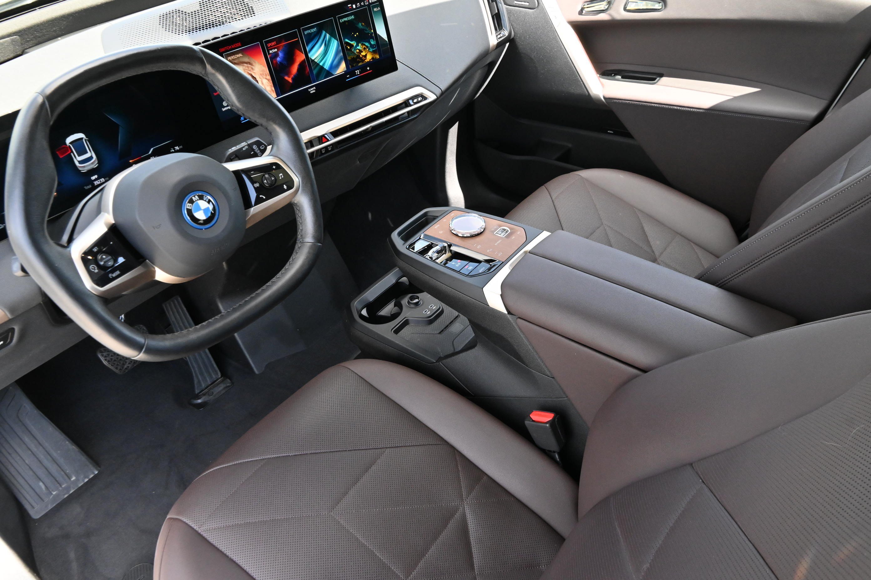 Certified 2023 BMW iX xDrive50 w/ Premium Package AWD/4WD image 14
