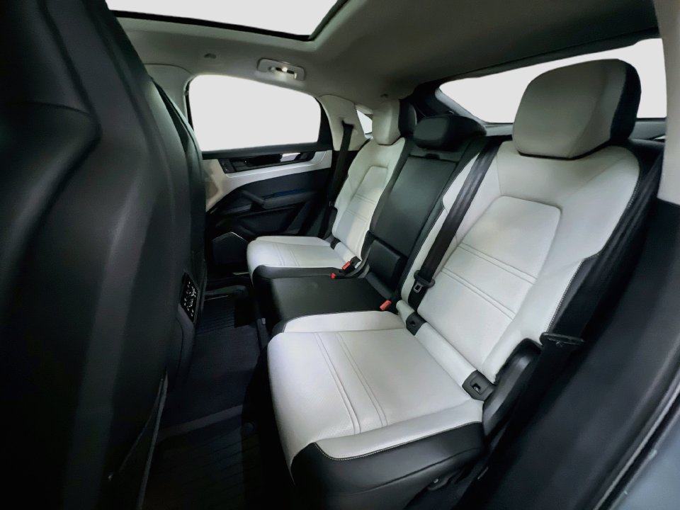 New 2026 Porsche Cayenne Coupe AWD/4WD image 24