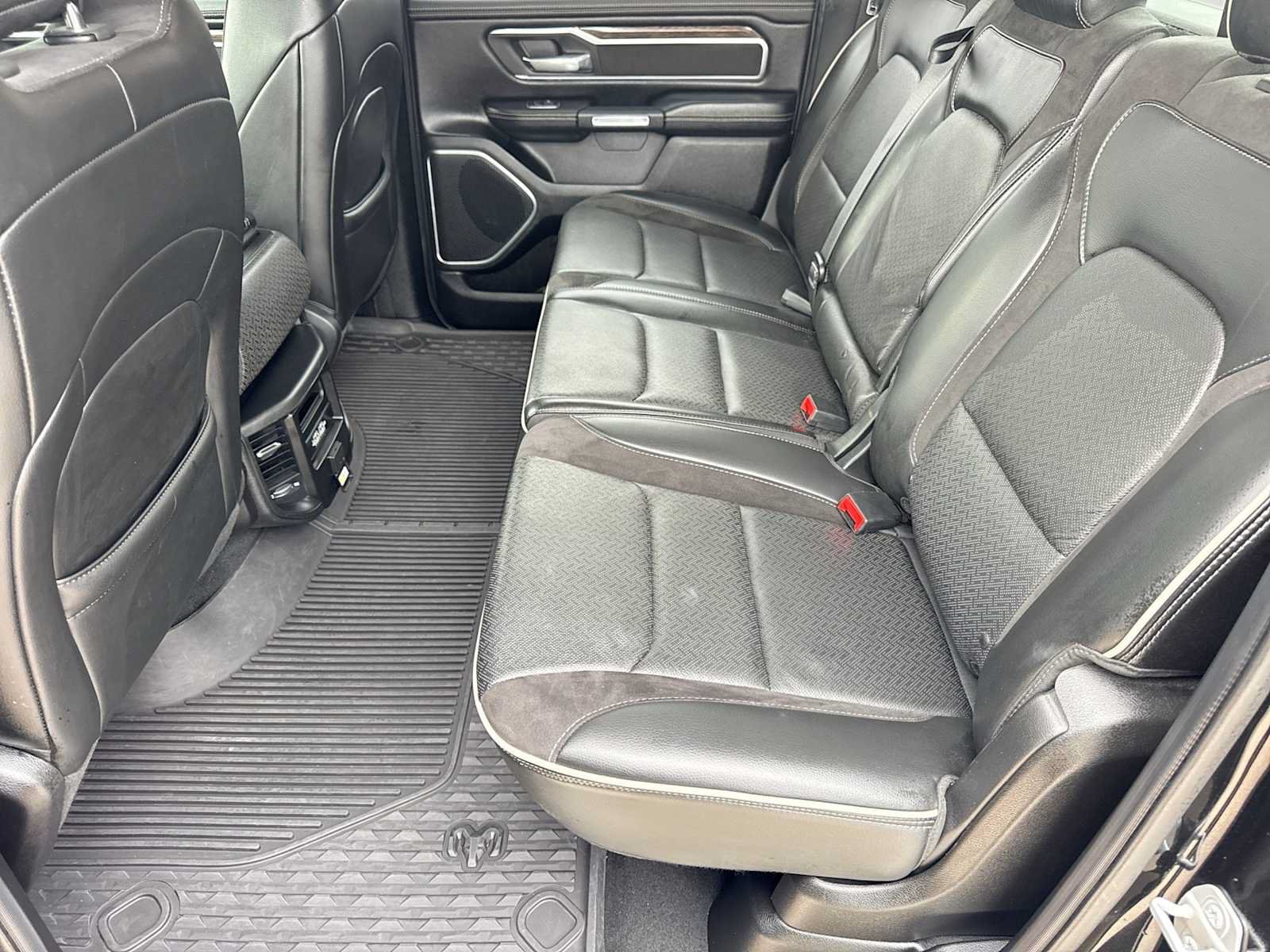 Used 2019 RAM 1500 Laramie AWD/4WD image 18