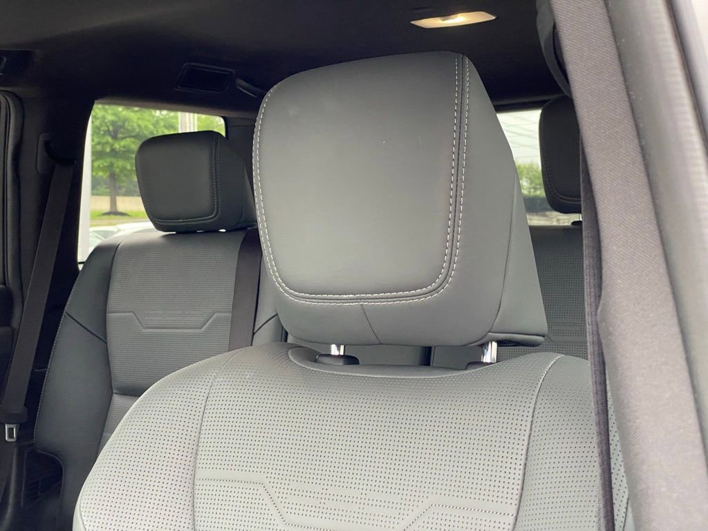 Used 2024 Lexus GX 550 w/ Accessory Package (2T) image 25