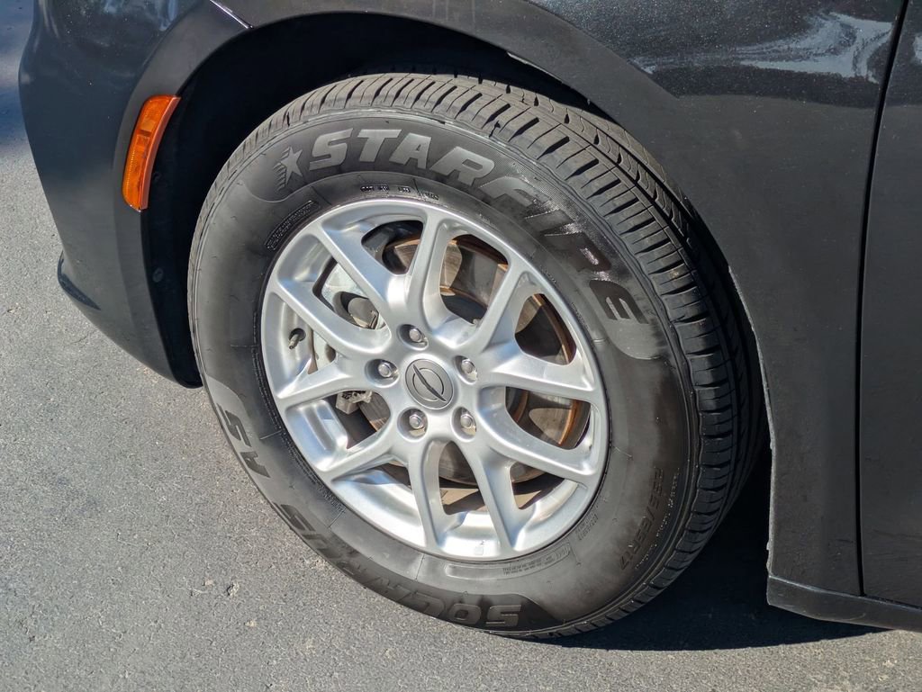 Used 2023 Chrysler Pacifica Touring-L image 13