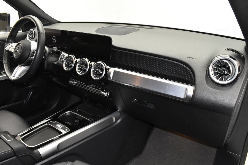 Used 2025 Mercedes-Benz GLB 250 4MATIC image 26
