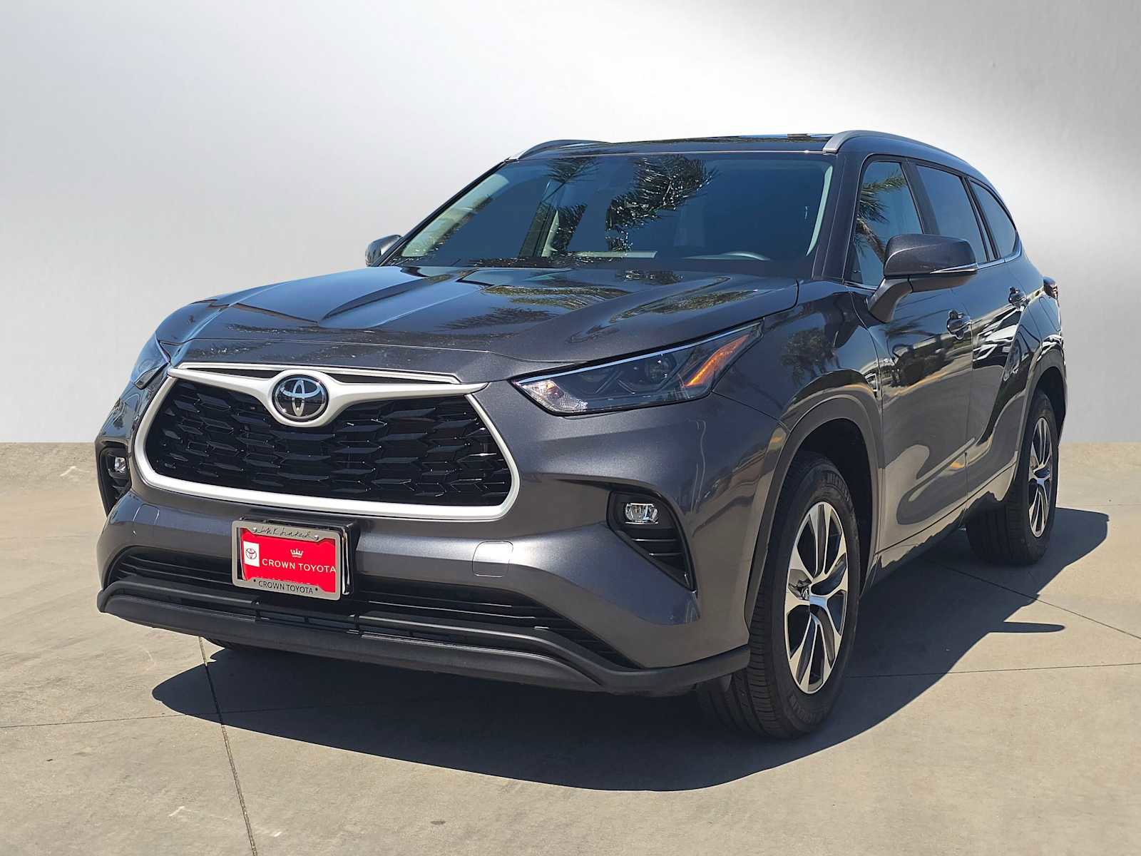 Certified 2025 Toyota Highlander XLE FWD image 7