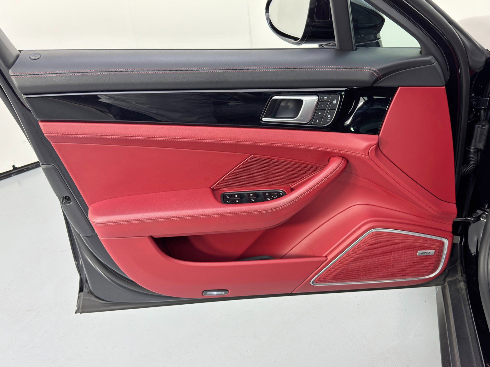 Used 2022 Porsche Panamera 4 w/ Premium Package AWD/4WD image 46