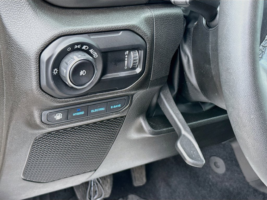 Certified 2023 Jeep Wrangler Unlimited w/ Sun & Screen Package AWD/4WD image 11