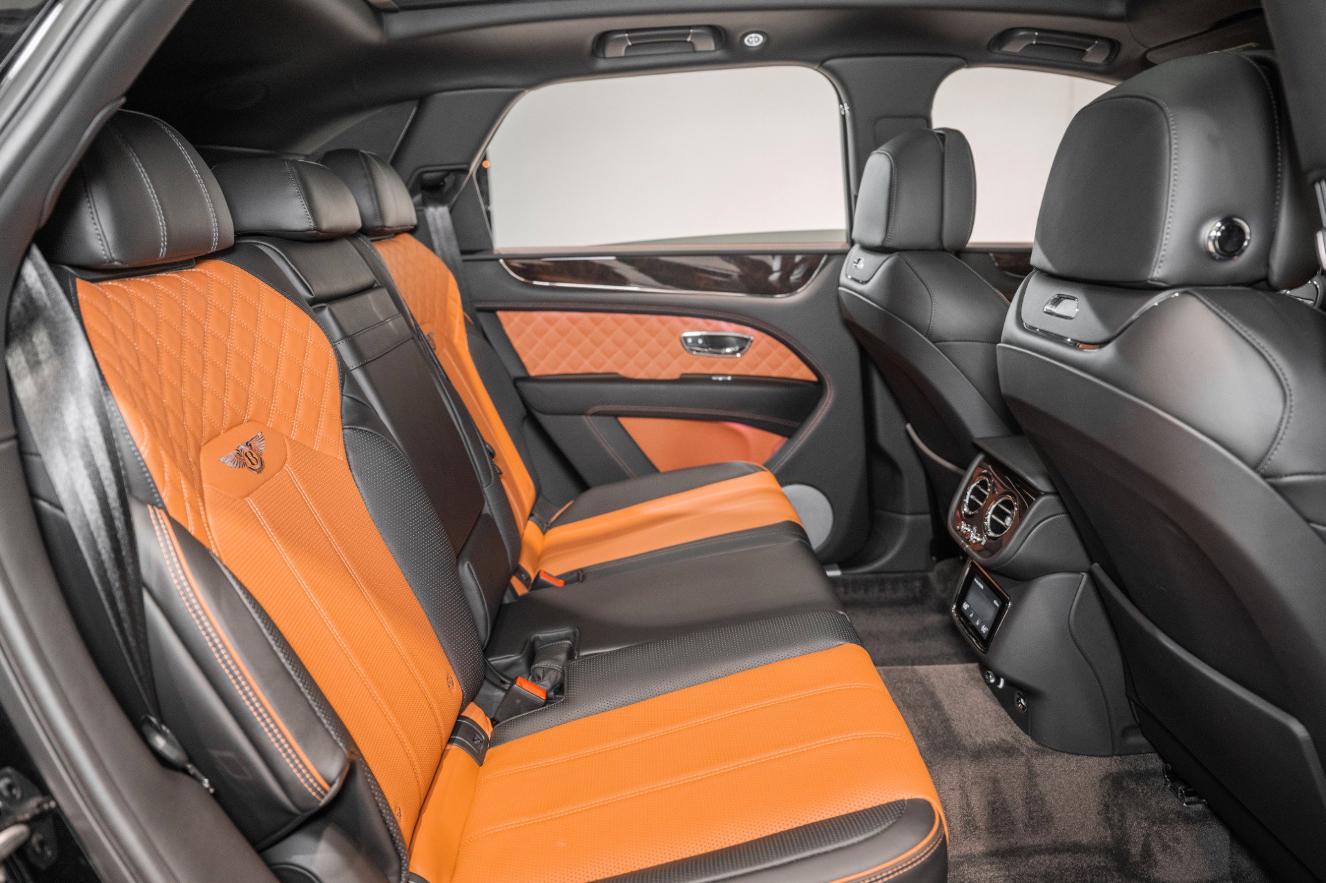 Used 2022 Bentley Bentayga image 24