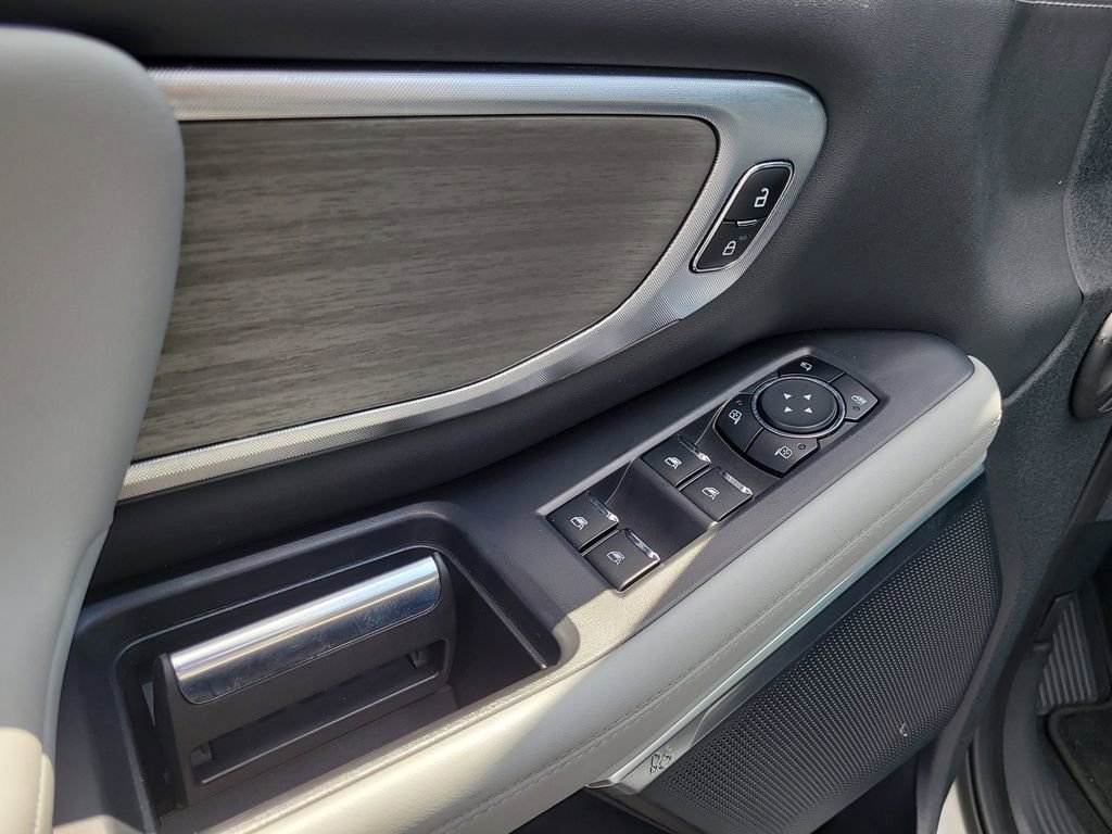 Used 2025 Ford Expedition Platinum w/ Driver's Package AWD/4WD image 18