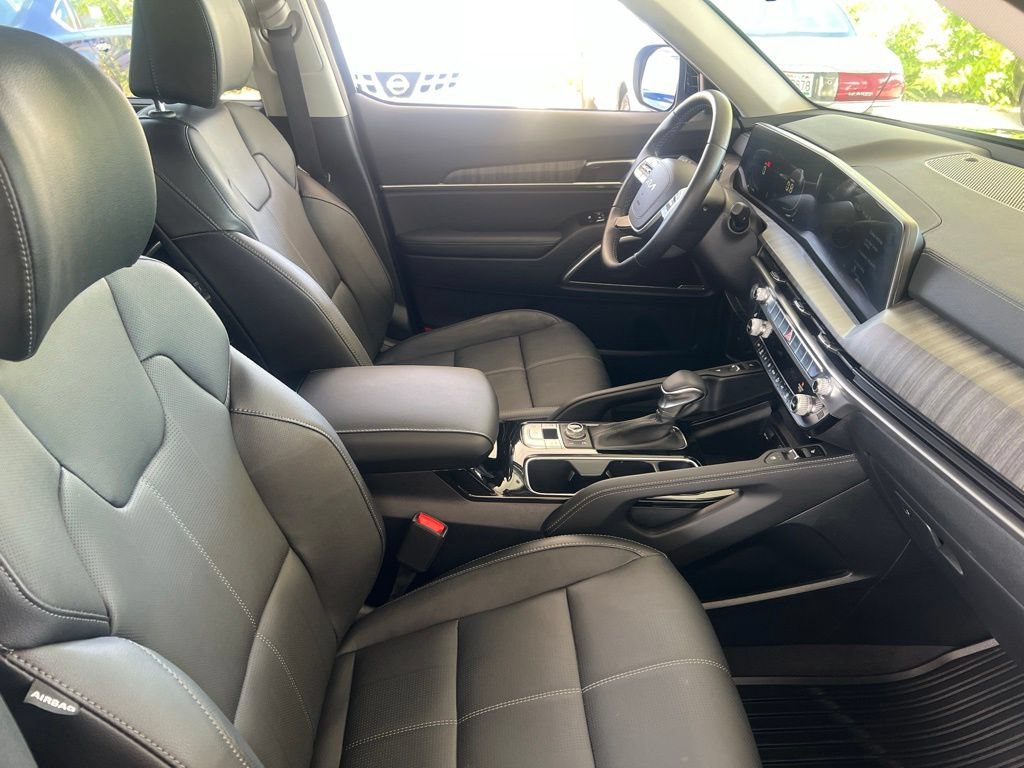 Certified 2025 Kia Telluride EX w/ EX Captain's Chair Package AWD/4WD image 21