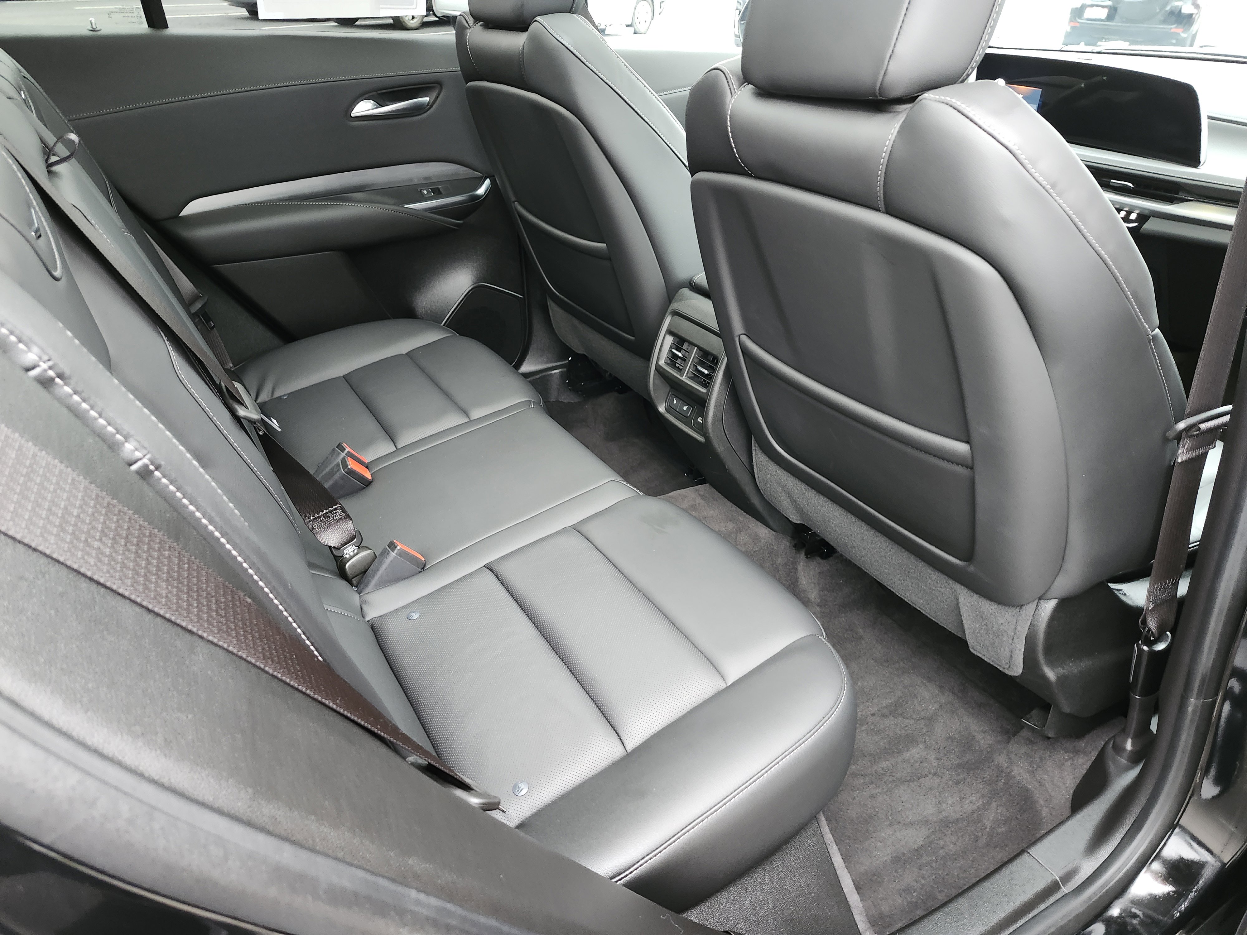 Used 2024 Cadillac XT4 Premium Luxury image 25