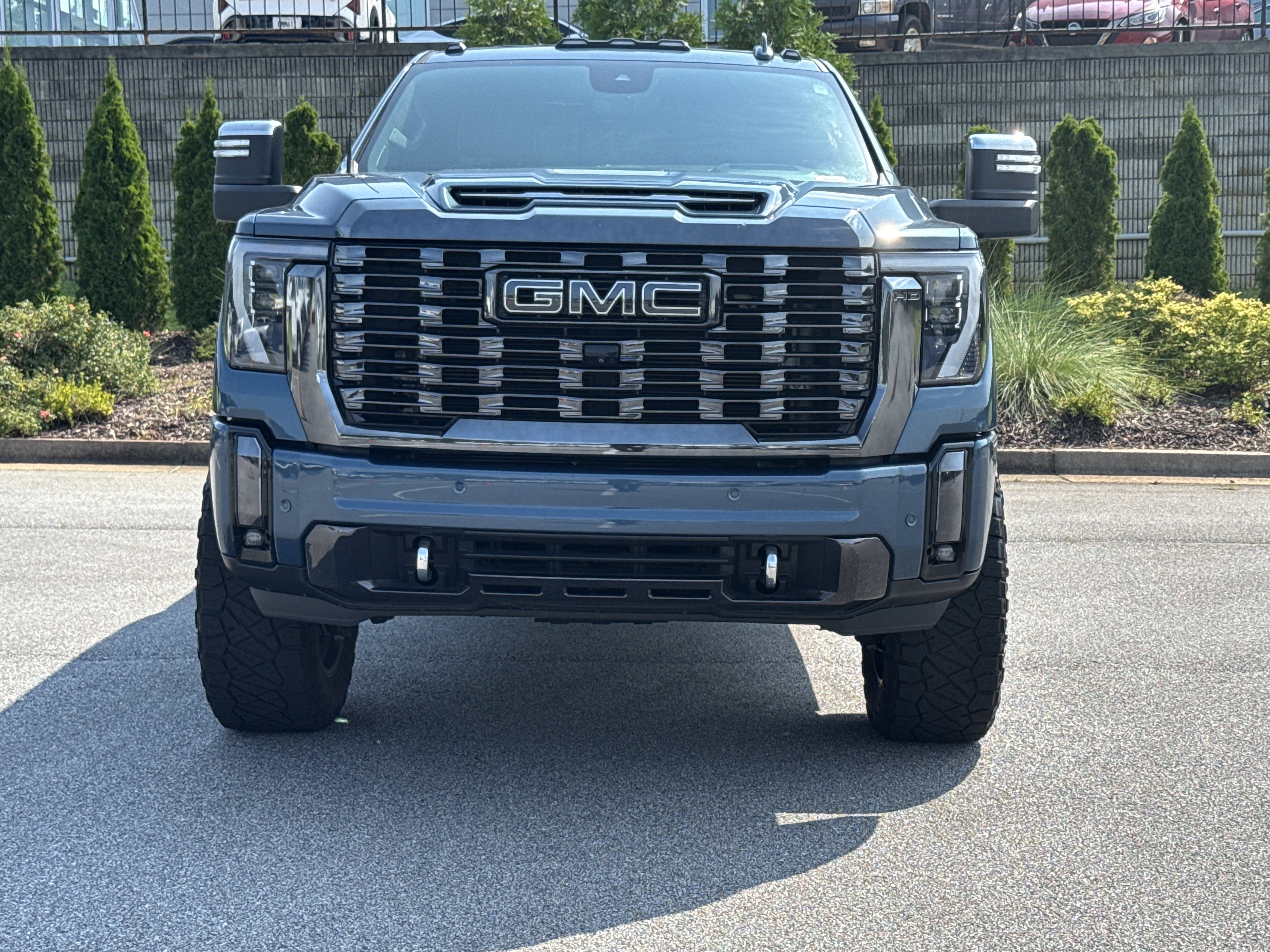 Used 2024 GMC Sierra 3500 Denali Ultimate AWD/4WD image 3