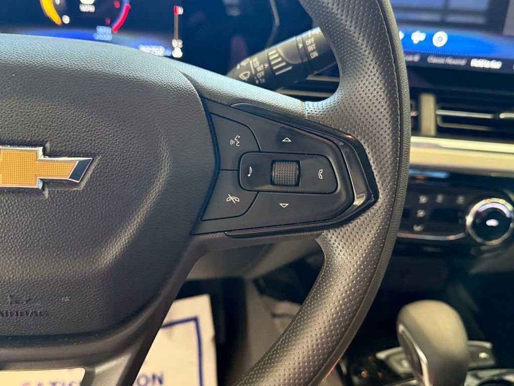 Used 2025 Chevrolet Trax LT image 23