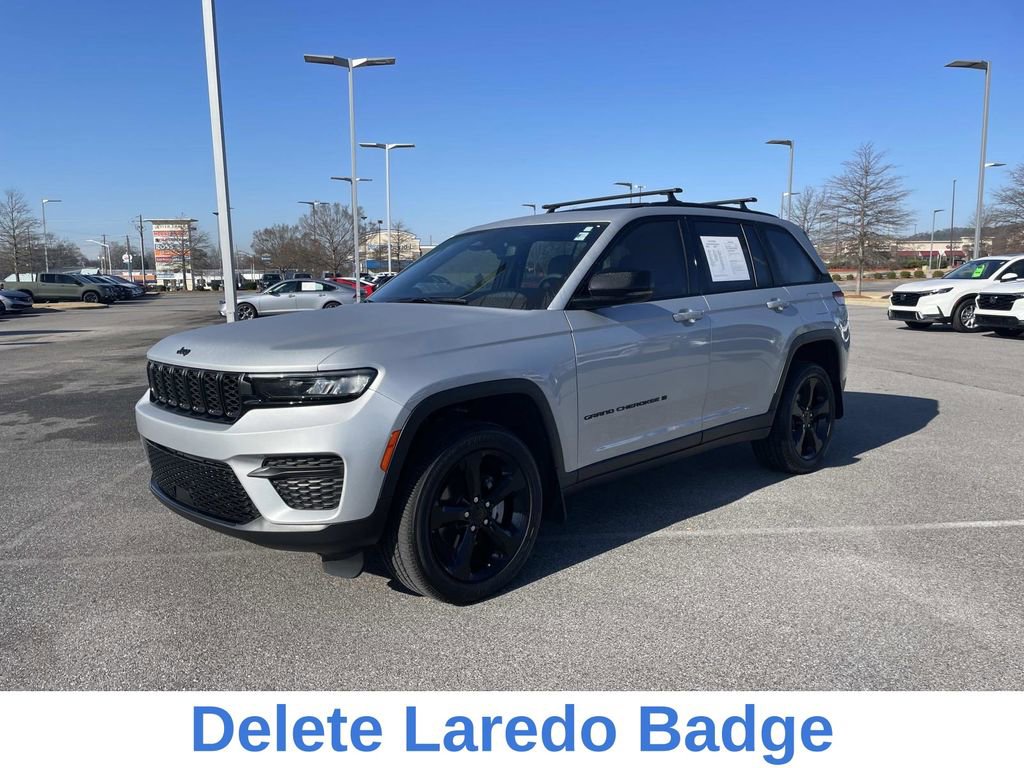 Used 2024 Jeep Grand Cherokee Altitude image 11