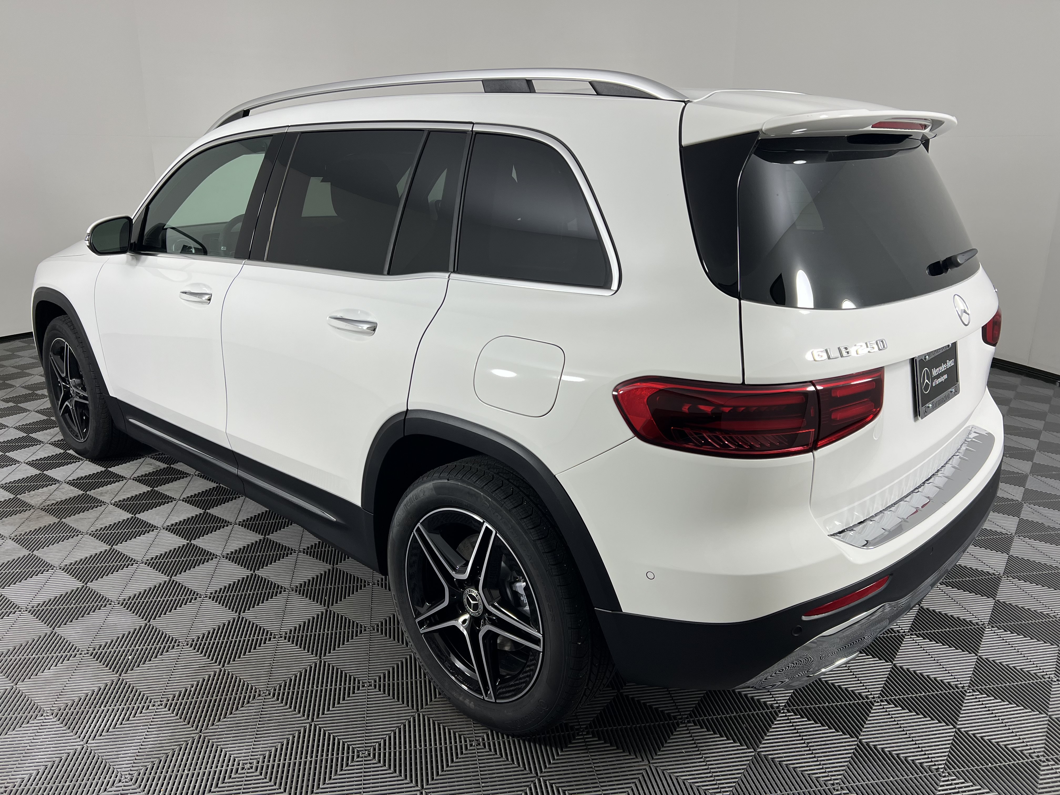 Used 2026 Mercedes-Benz GLB 250 4MATIC image 10