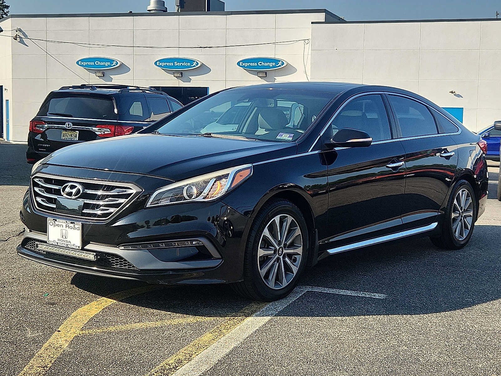 Used 2017 Hyundai Sonata Limited w/ Ultimate Package 04 FWD image 3