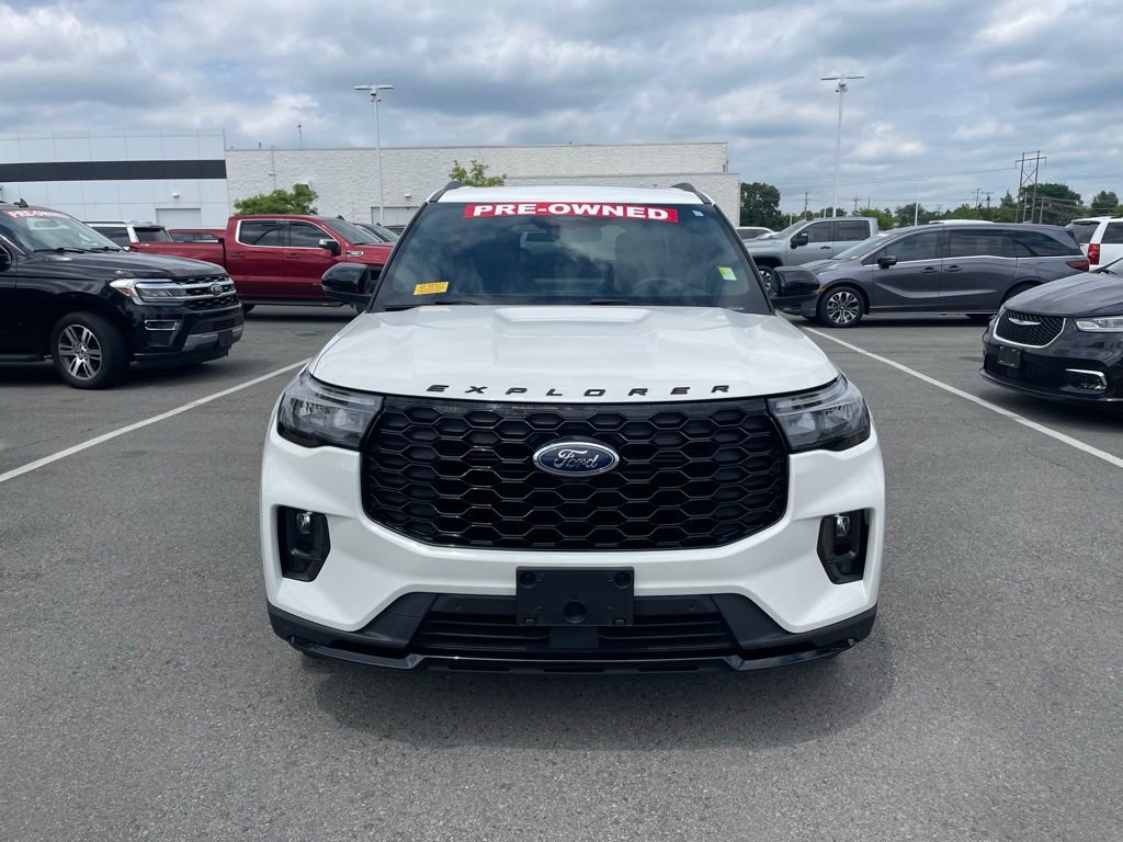 Used 2025 Ford Explorer ST-Line w/ Premium Package image 2