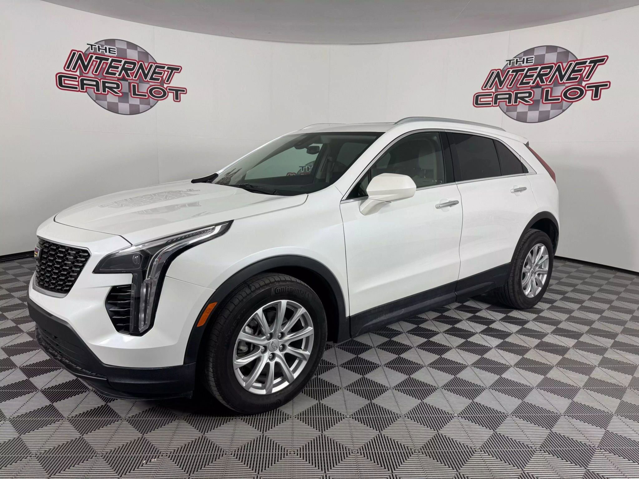 Used 2019 Cadillac XT4 Luxury w/ Cold Weather Package image 3