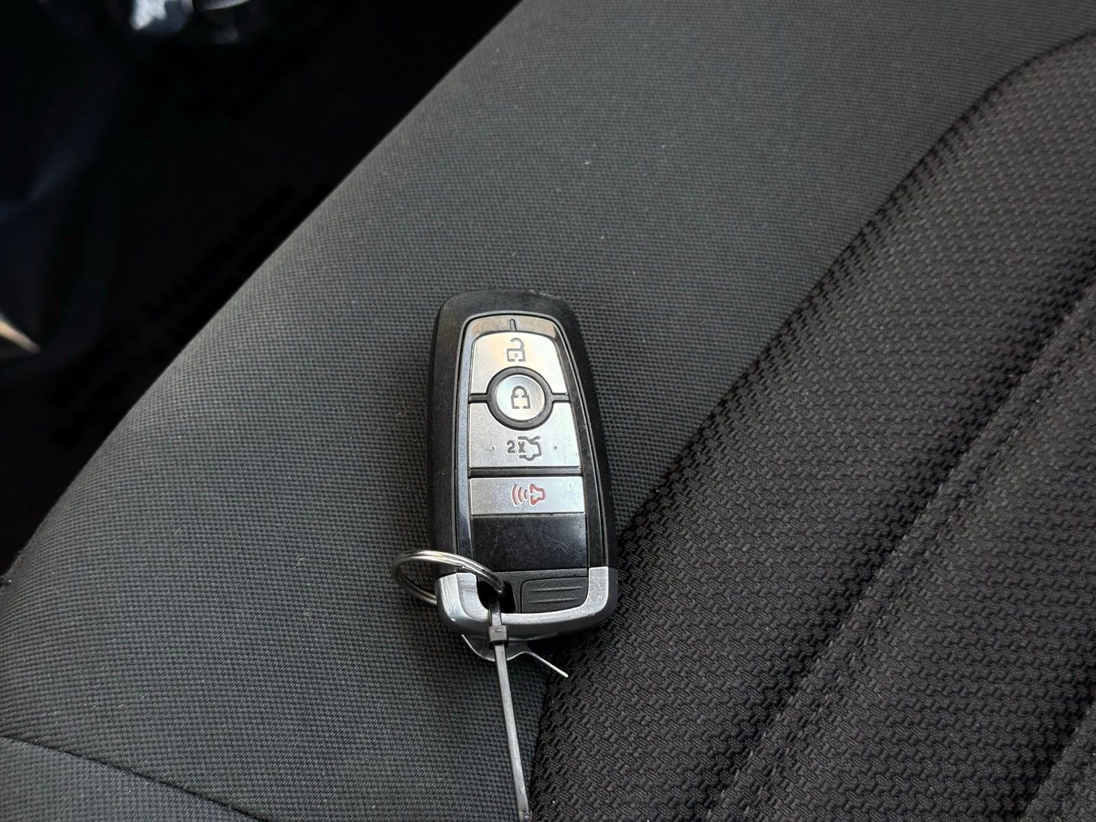 Used 2019 Ford Fusion SE FWD image 36