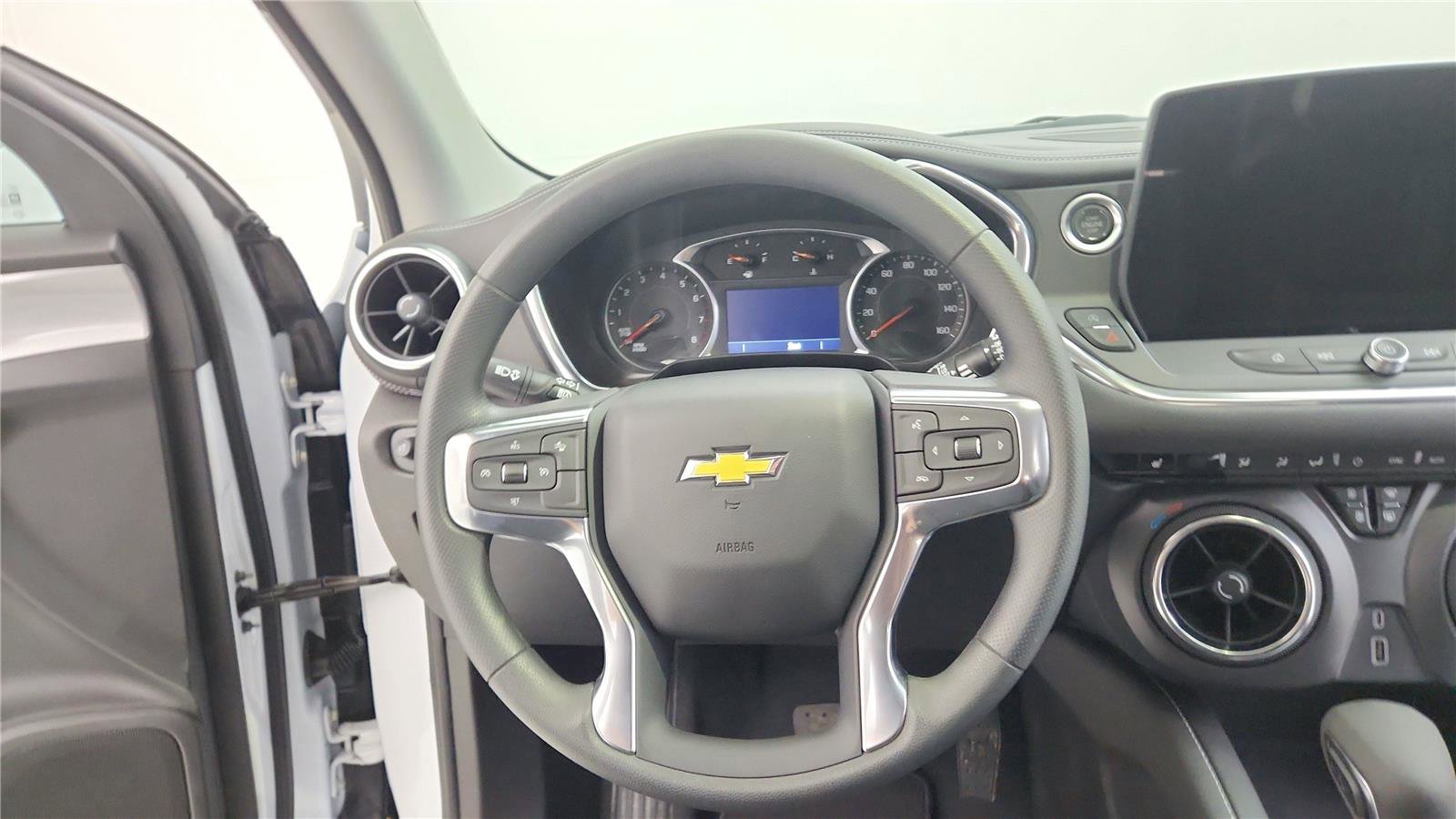 Used 2025 Chevrolet Blazer LT image 23