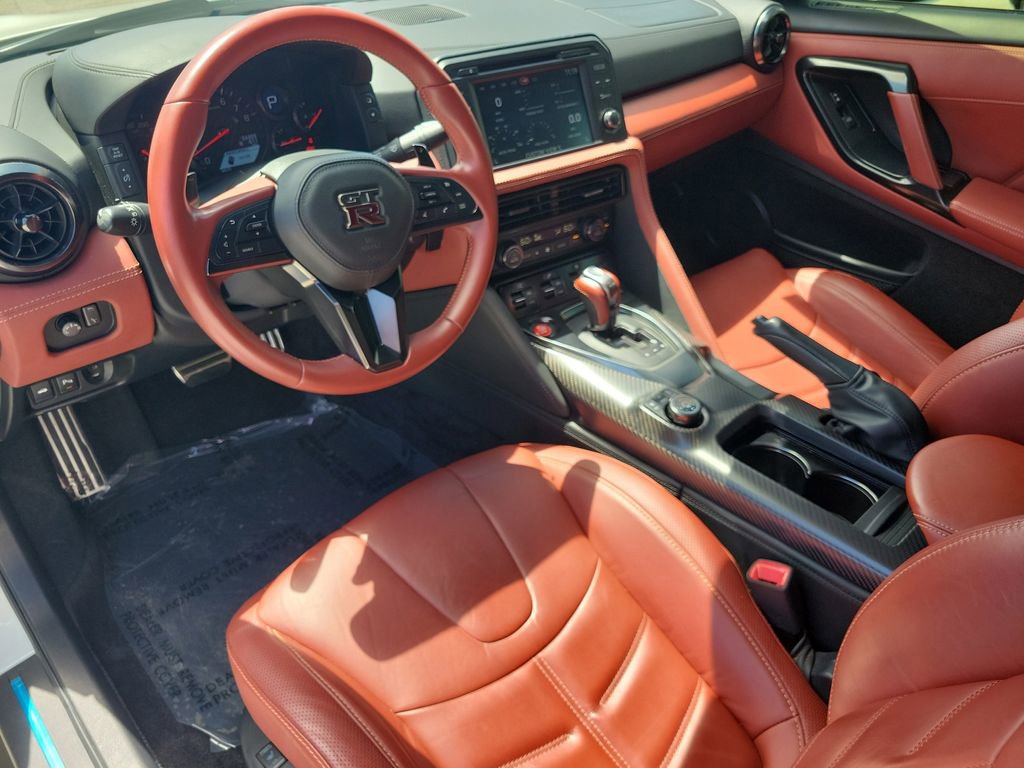 Used 2021 Nissan GT-R Premium image 12