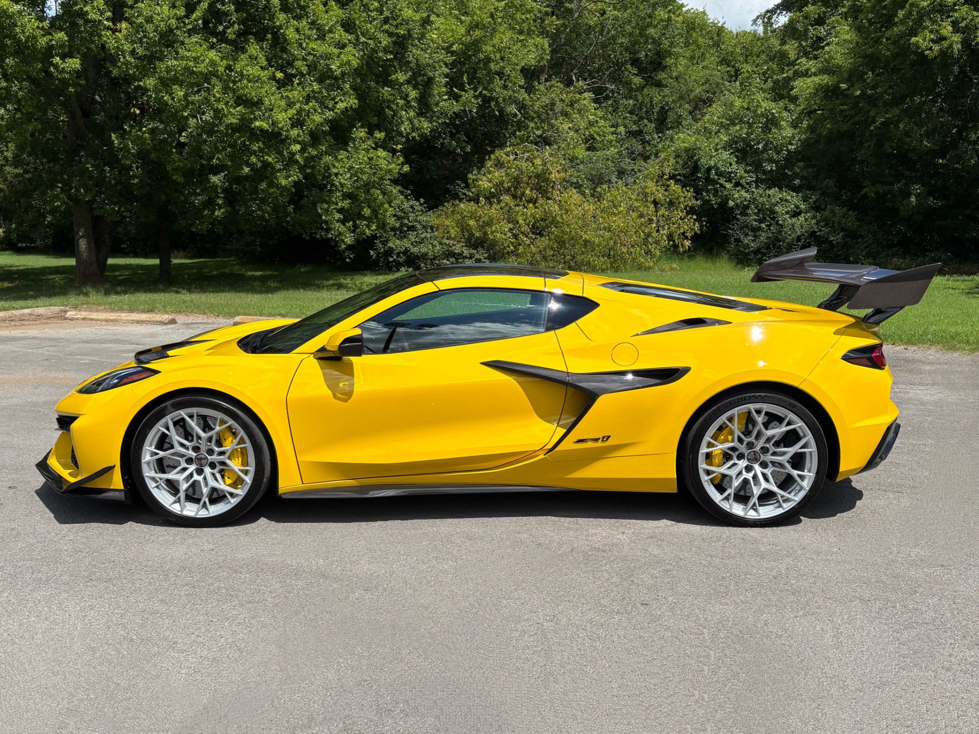 Used 2026 Chevrolet Corvette ZR1 w/ ZR1 Carbon Fiber Aero Package RWD image 7
