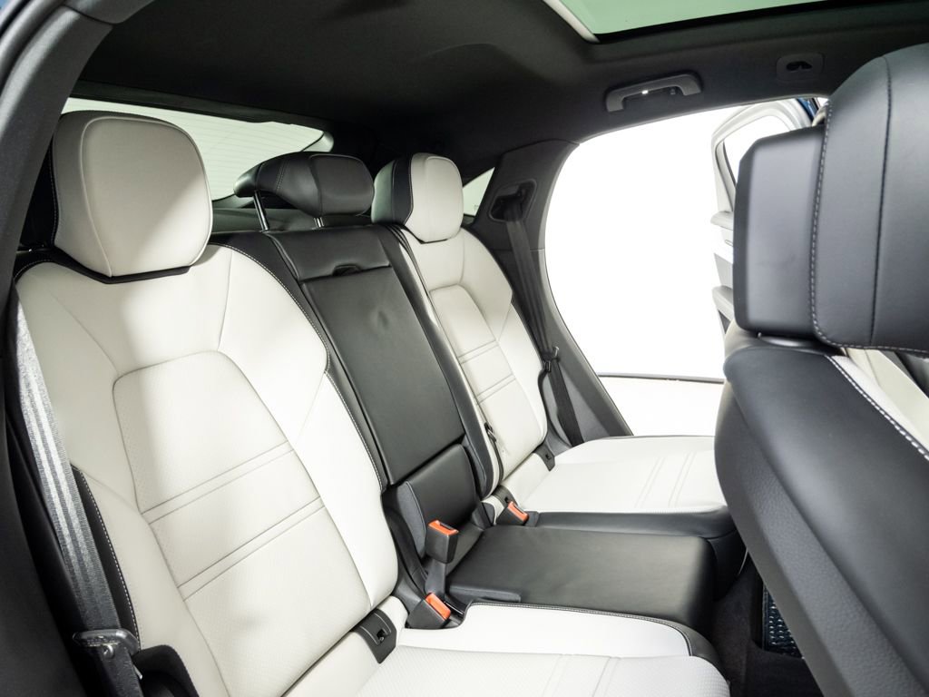 Certified 2025 Porsche Cayenne Coupe w/ Premium Package Plus image 23