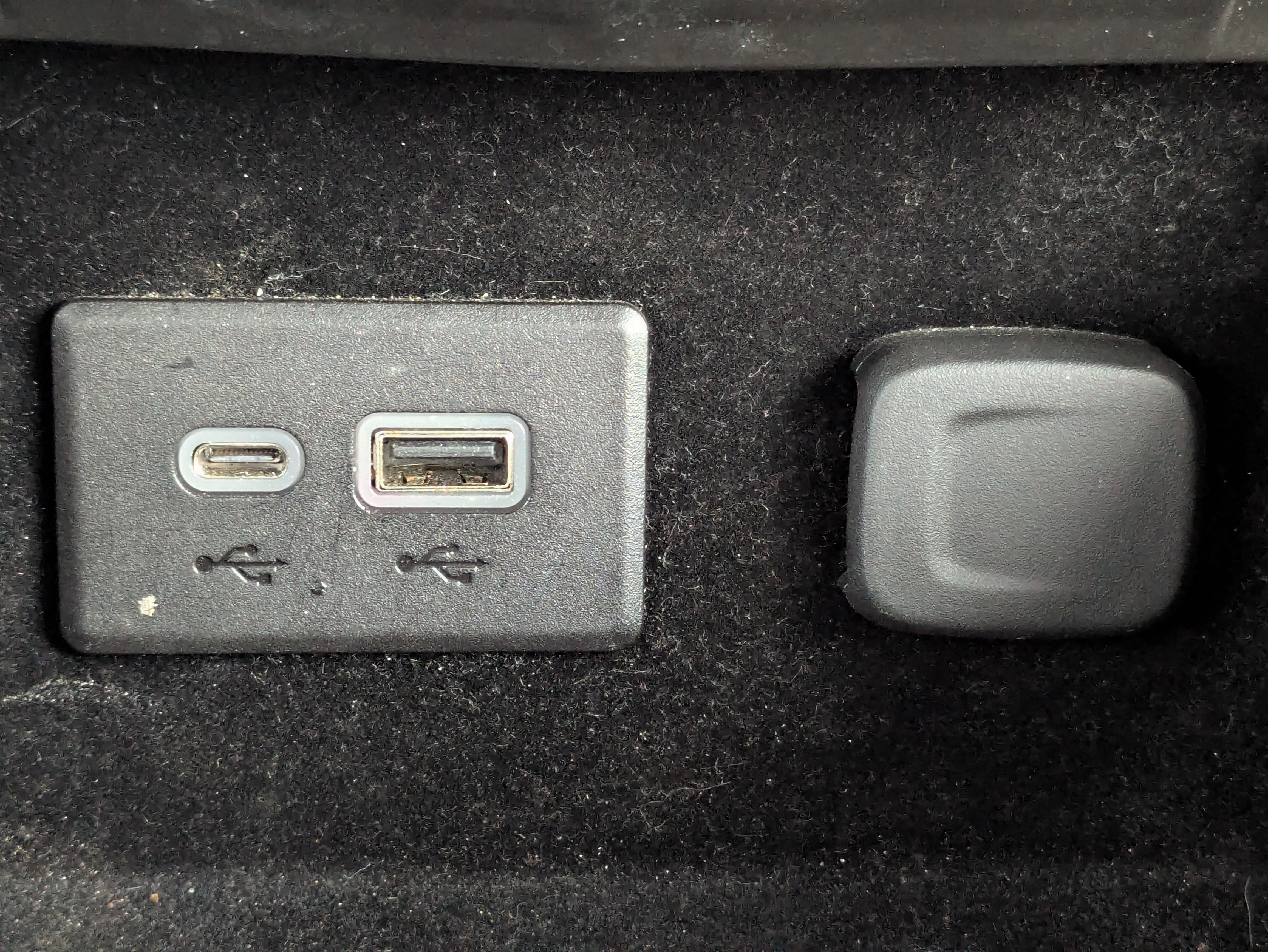 Certified 2019 Cadillac XT4 Sport w/ Technology Package FWD image 30