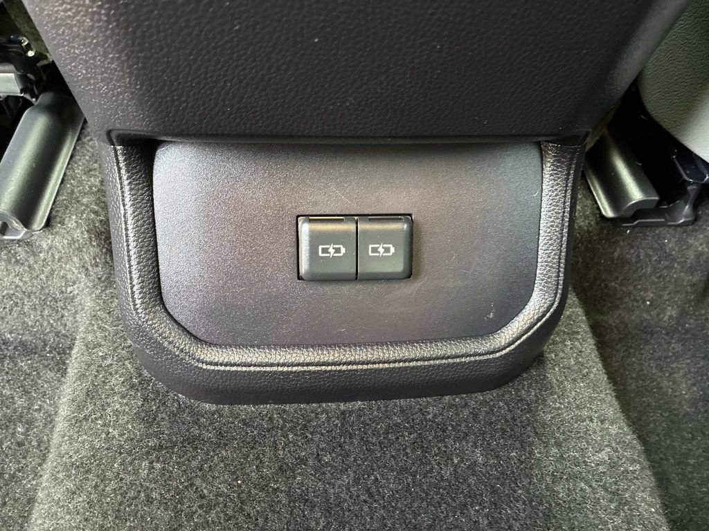 Used 2024 Toyota Highlander XLE image 17