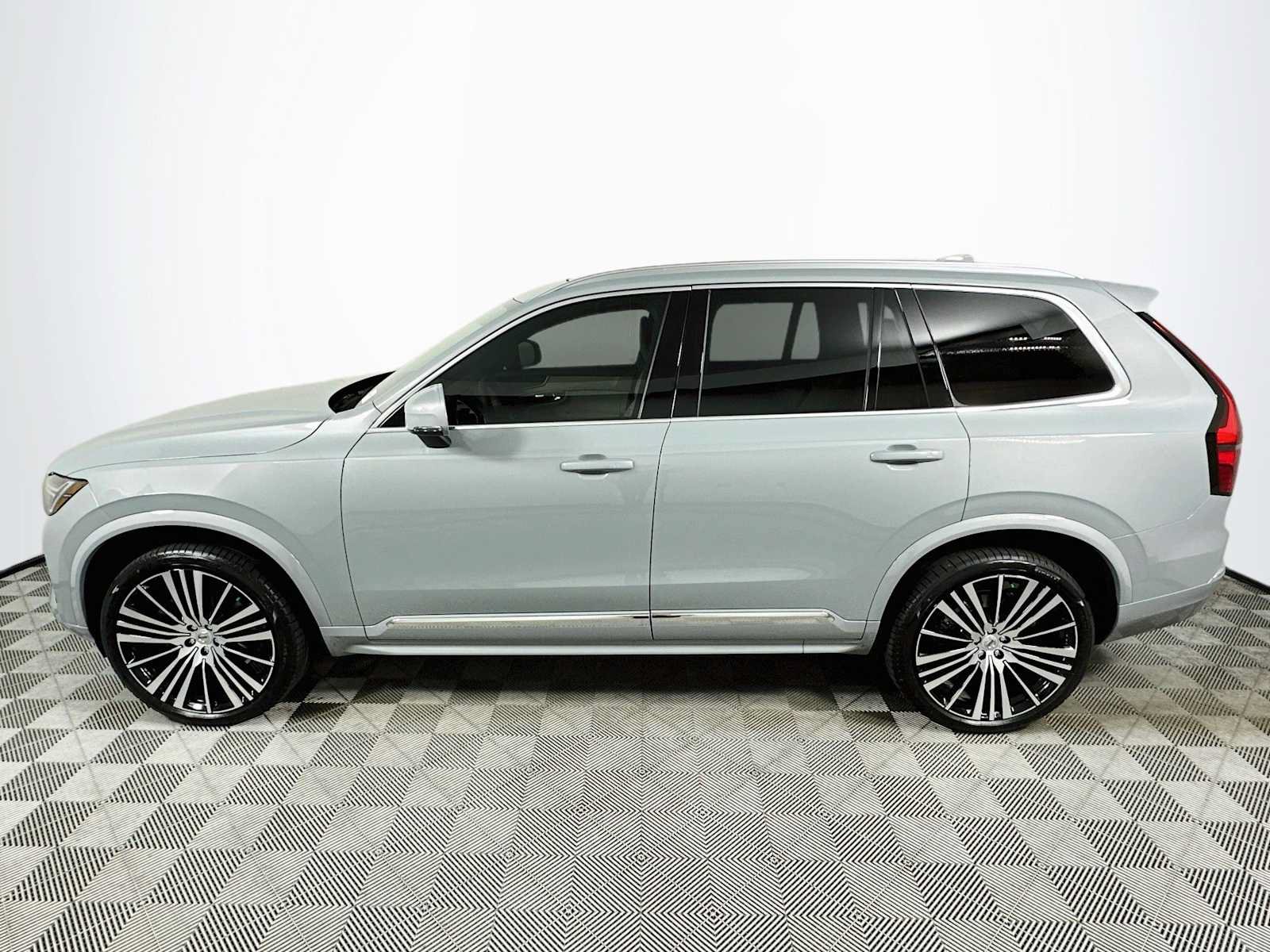 New 2027 Volvo XC90 B5 Core AWD/4WD image 4