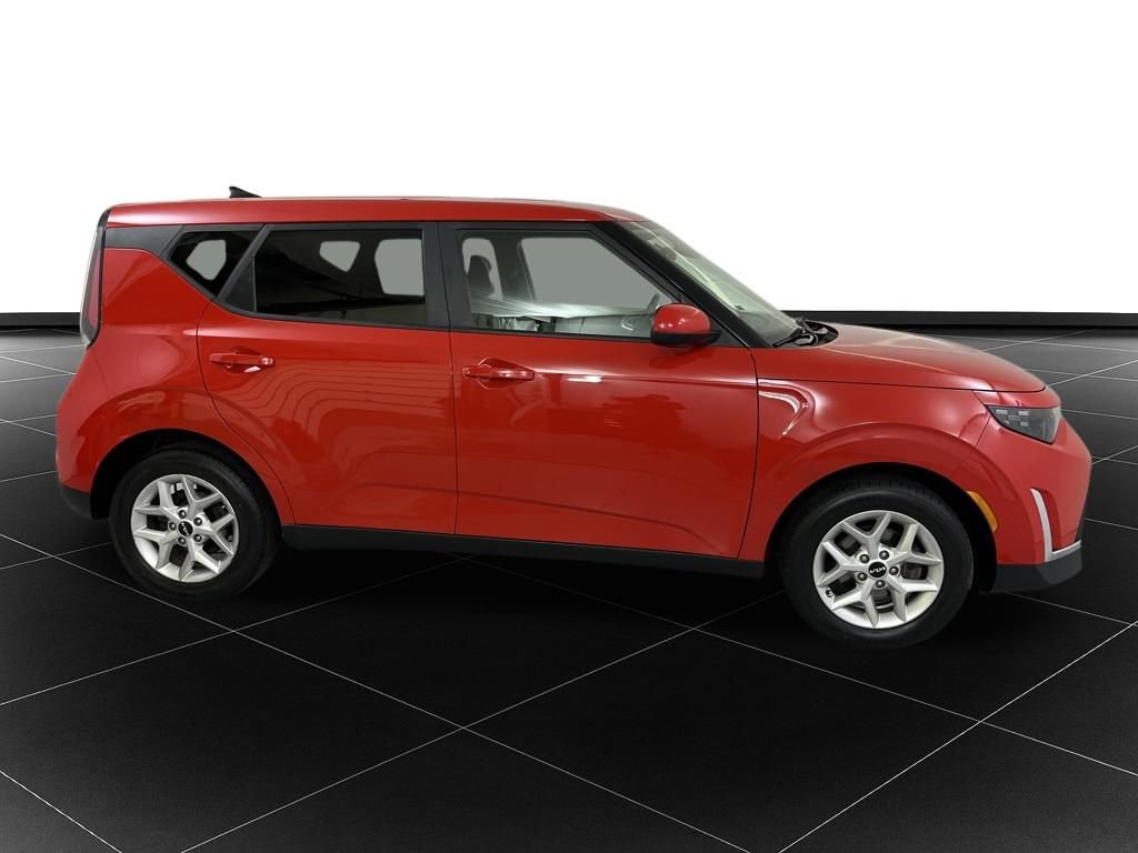 Used 2023 Kia Soul LX w/ LX Technology Package image 6