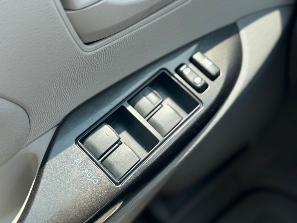 Used 2013 Toyota Sienna LE image 11