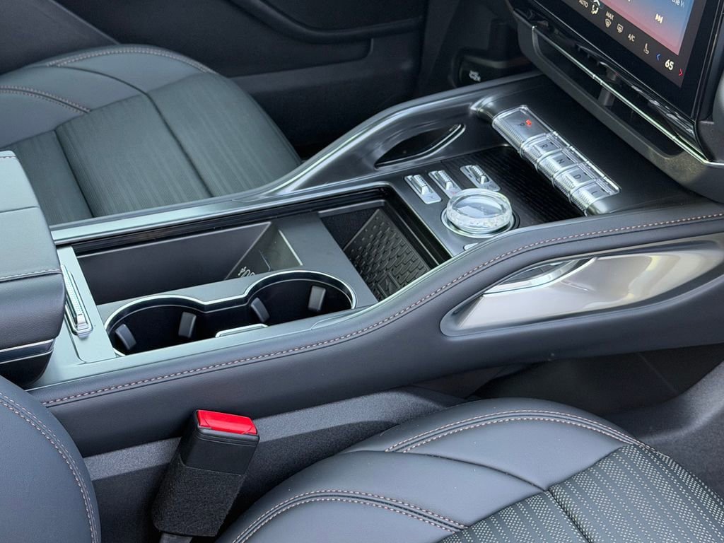 New 2026 Lincoln Nautilus Reserve w/ Jet Appearance Package AWD/4WD image 12
