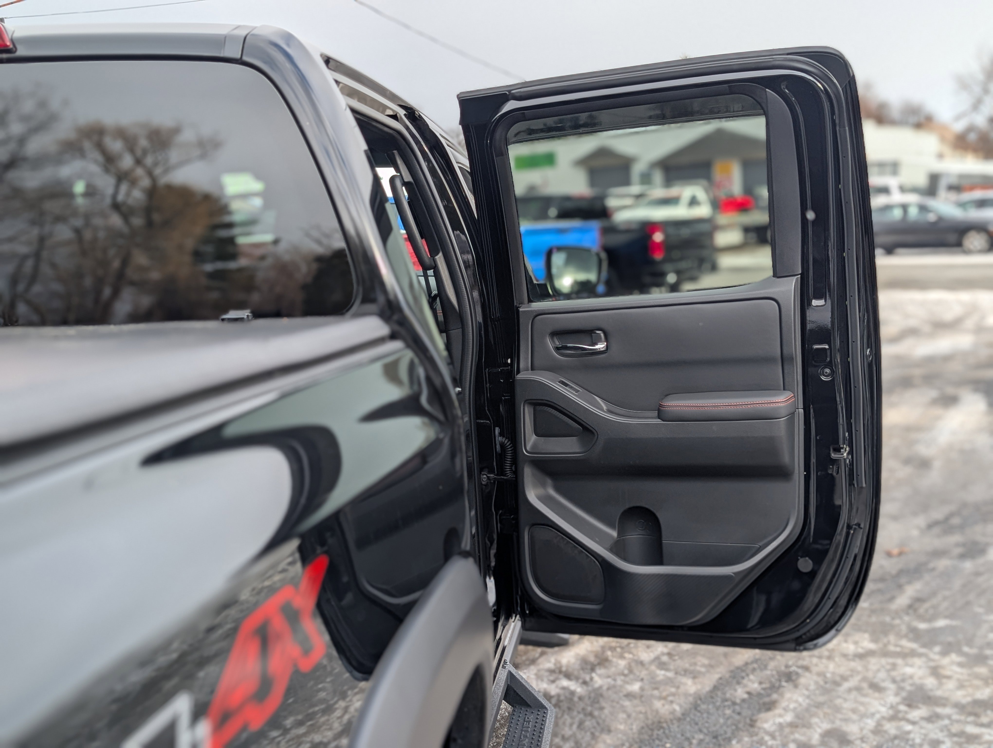 Used 2023 Nissan Frontier PRO-4X w/ Pro Convenience Package image 39