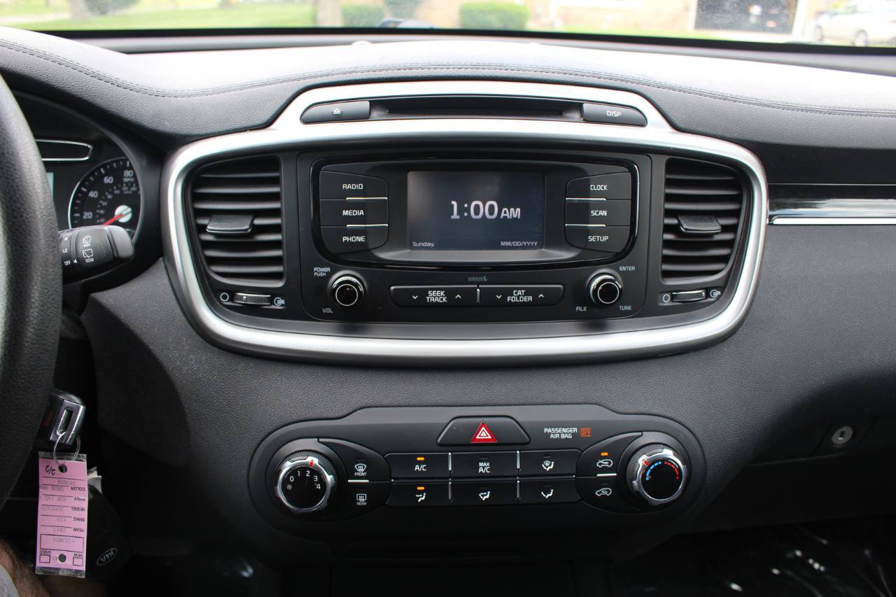 Used 2017 Kia Sorento FWD image 24