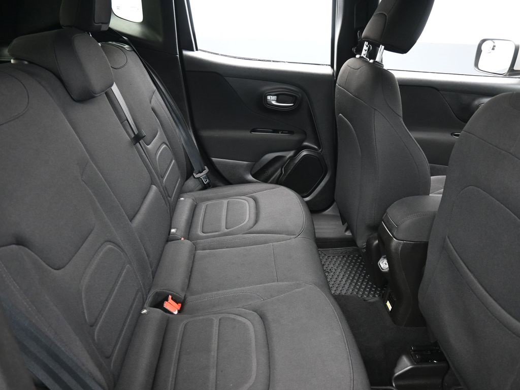 Certified 2020 Jeep Renegade Latitude w/ Cold Weather Group image 17