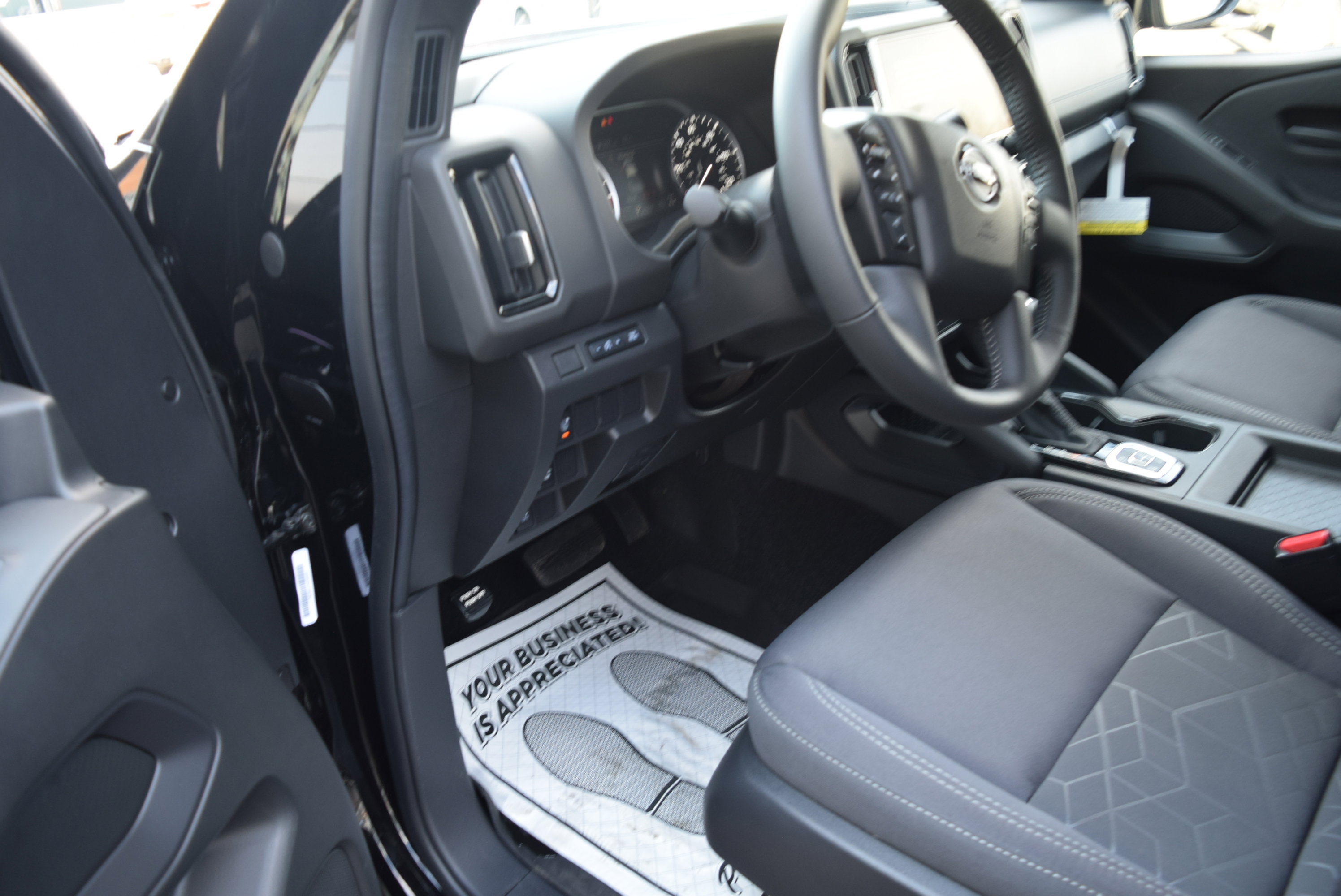 Used 2026 Nissan Frontier SV w/ All-Weather Content Package AWD/4WD image 9