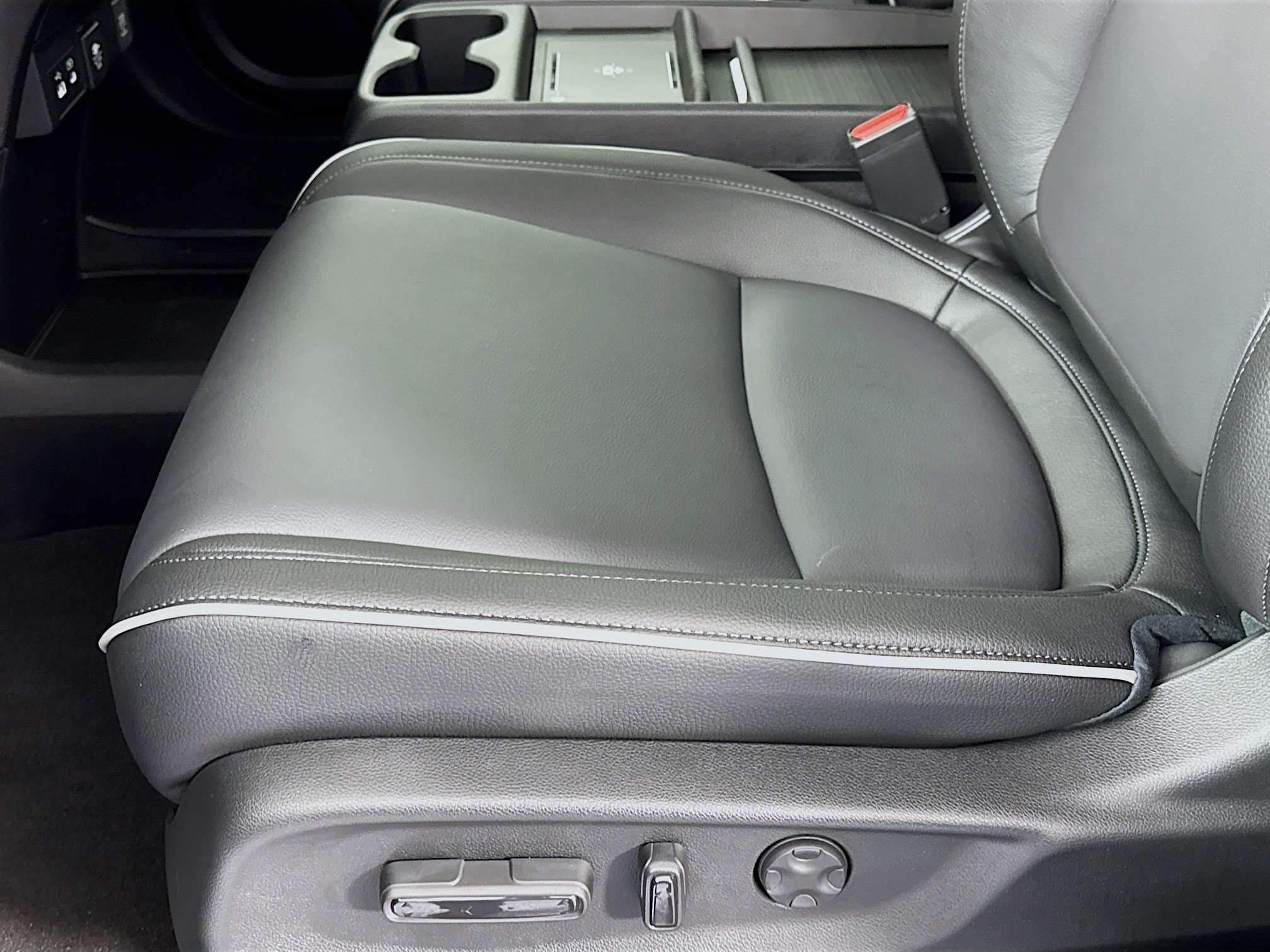 New 2026 Honda Odyssey Touring image 19