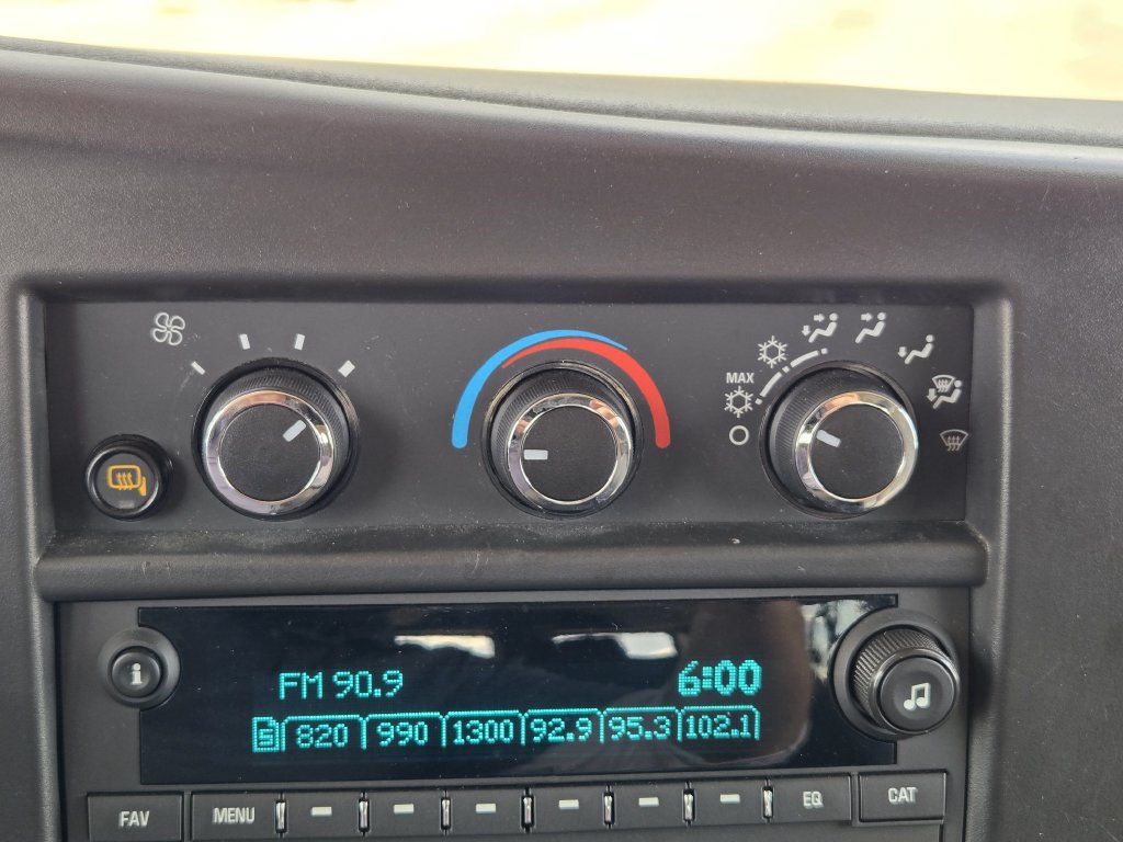Used 2025 Chevrolet Express 3500 LT w/ LT Preferred Equipment Group RWD image 18
