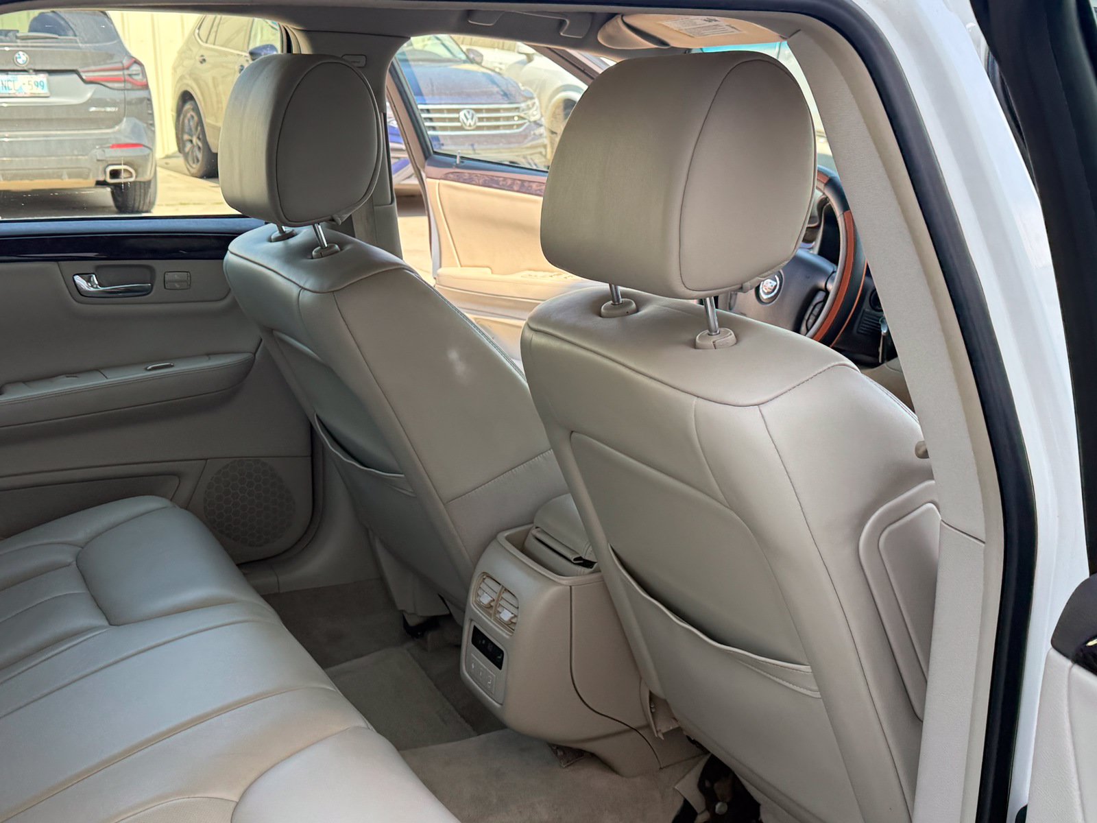 Used 2008 Cadillac DTS FWD image 28